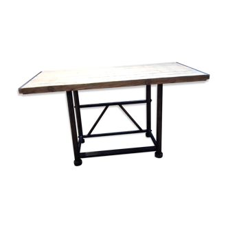 Et established desk