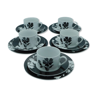 5 tasses, 5 soucoupes, 5 assiettes à gâteaux