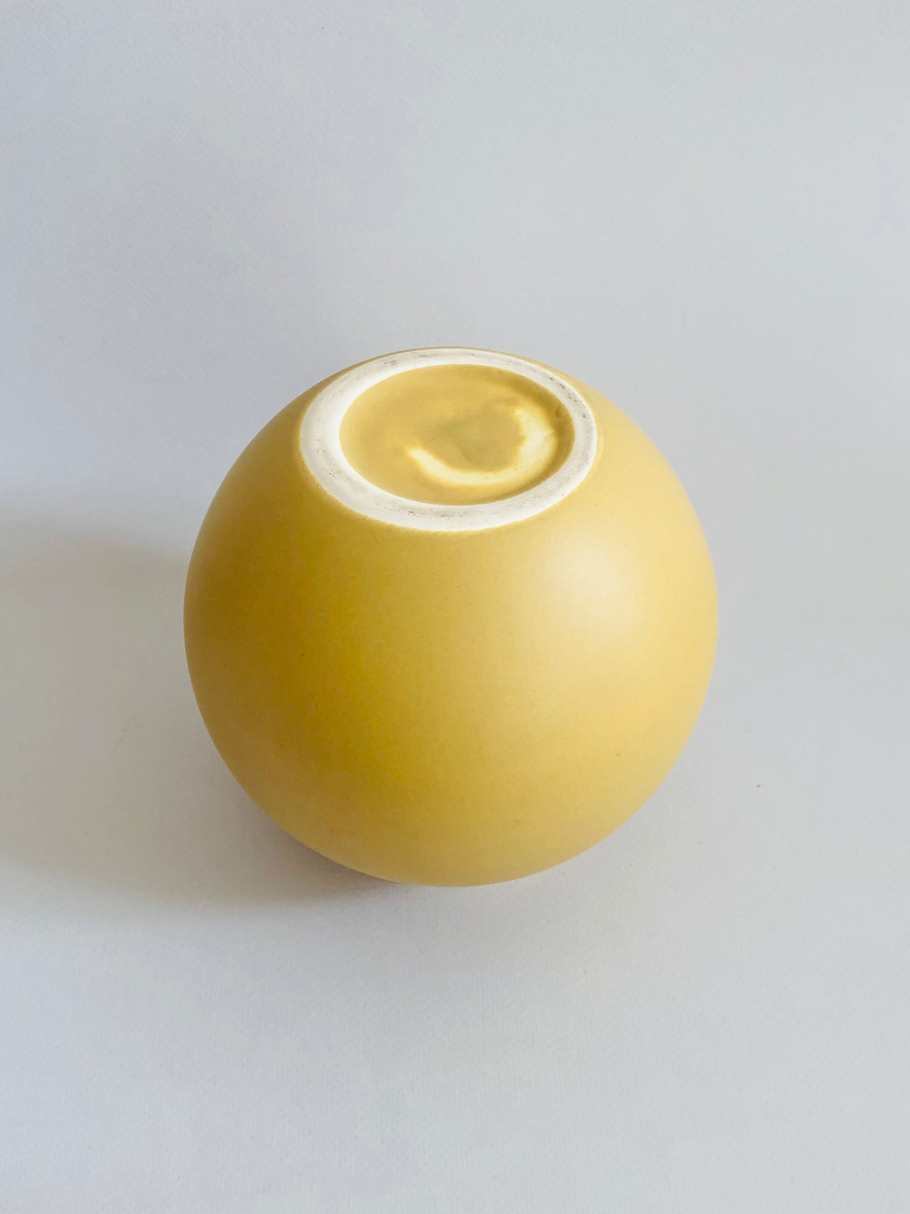 Vintage ball vase in matt ceramic H14cm
