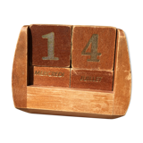 Wooden perpetual calendar