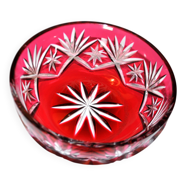 Coupe en cristal taillé rouge en overlay