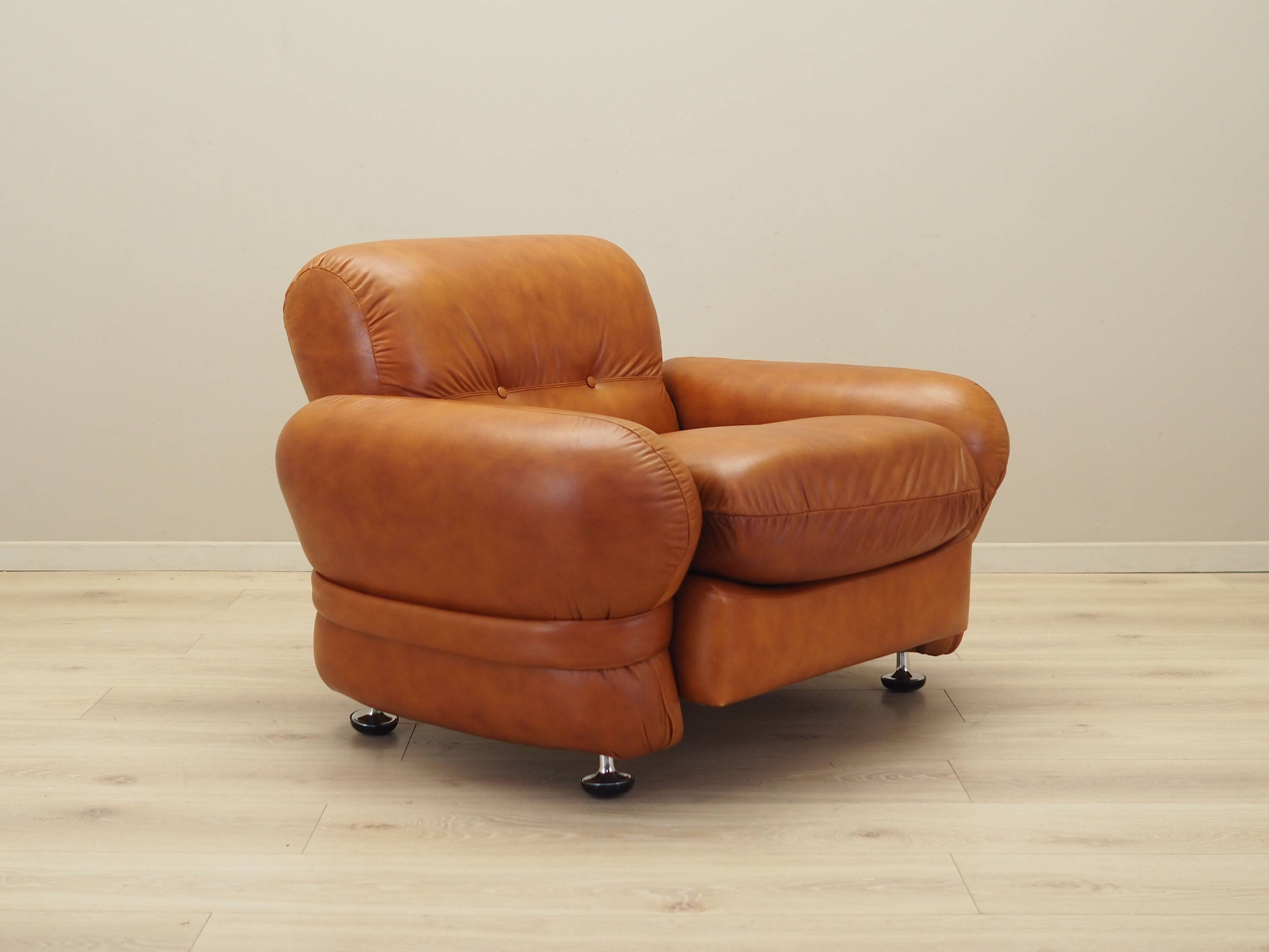 Leather armchair, Italian design, 1970s, production: Italy