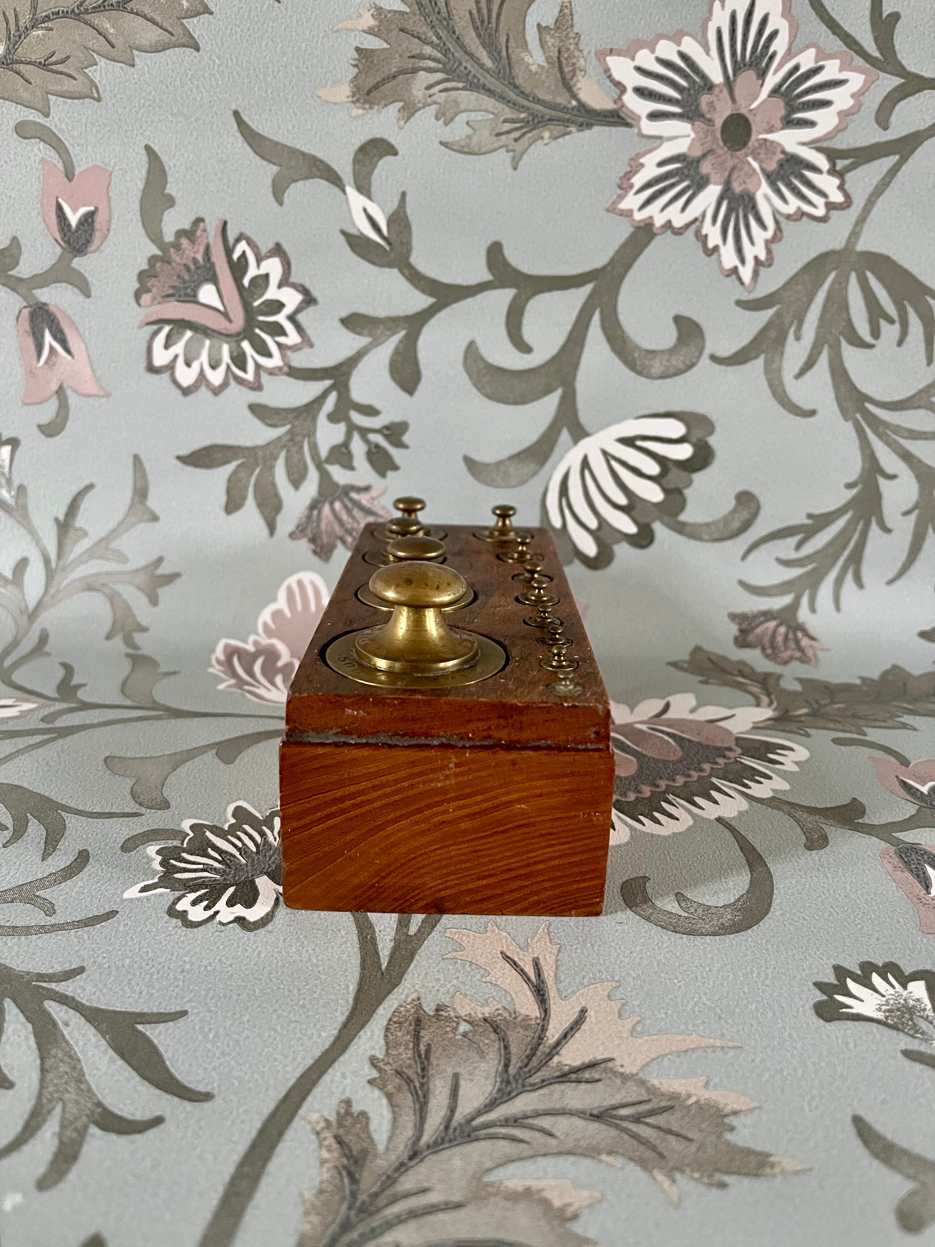 Complete brass weight box