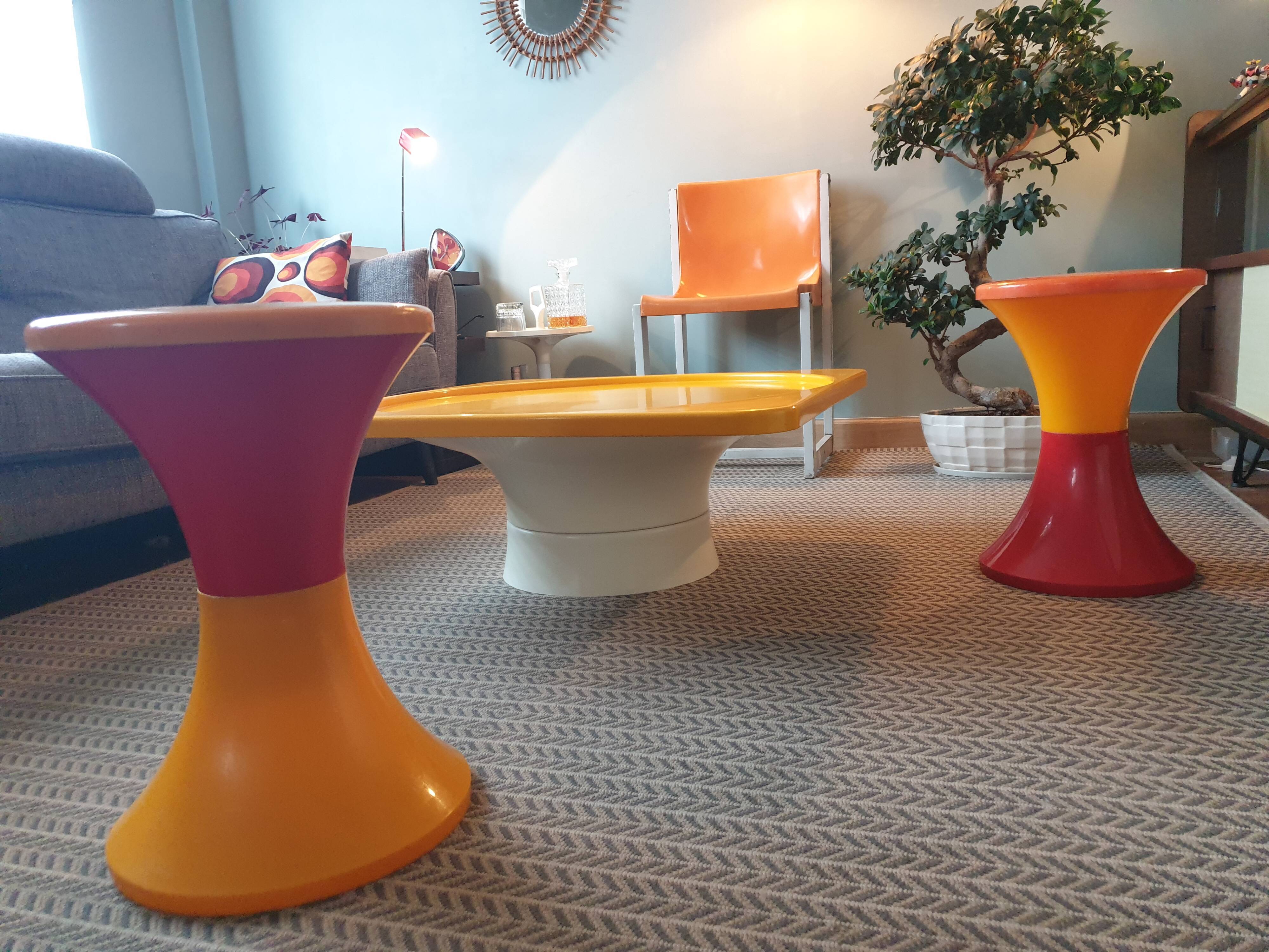 Lot table basse coffre orange  pivotante + tatam sramp 70's