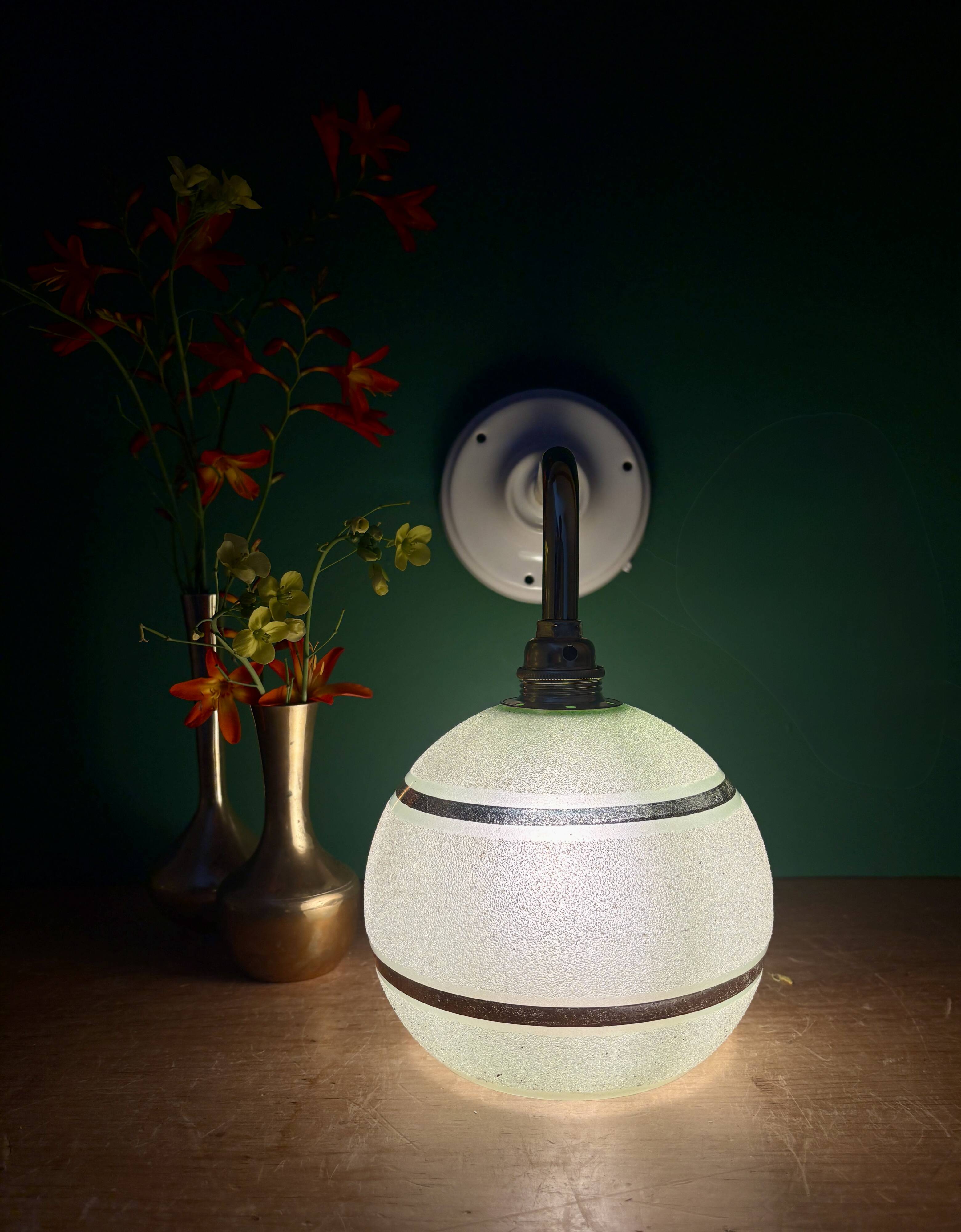 Applique globe vintage en verre granité vert et or