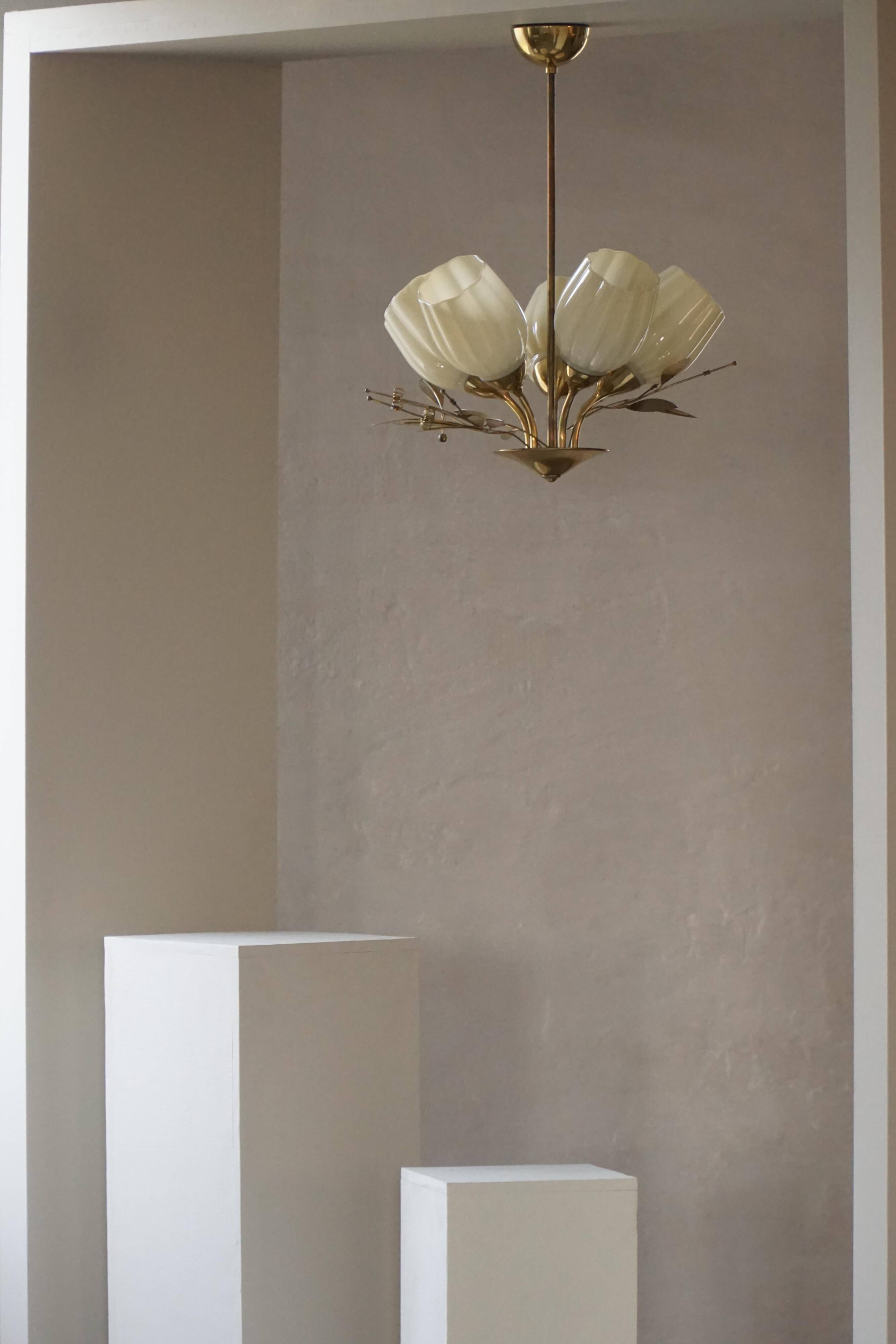 Ceiling lamp with five lights in mid-century modern style, opal glass shade, Itsu, Finland.