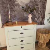 Wooden chest of drawers