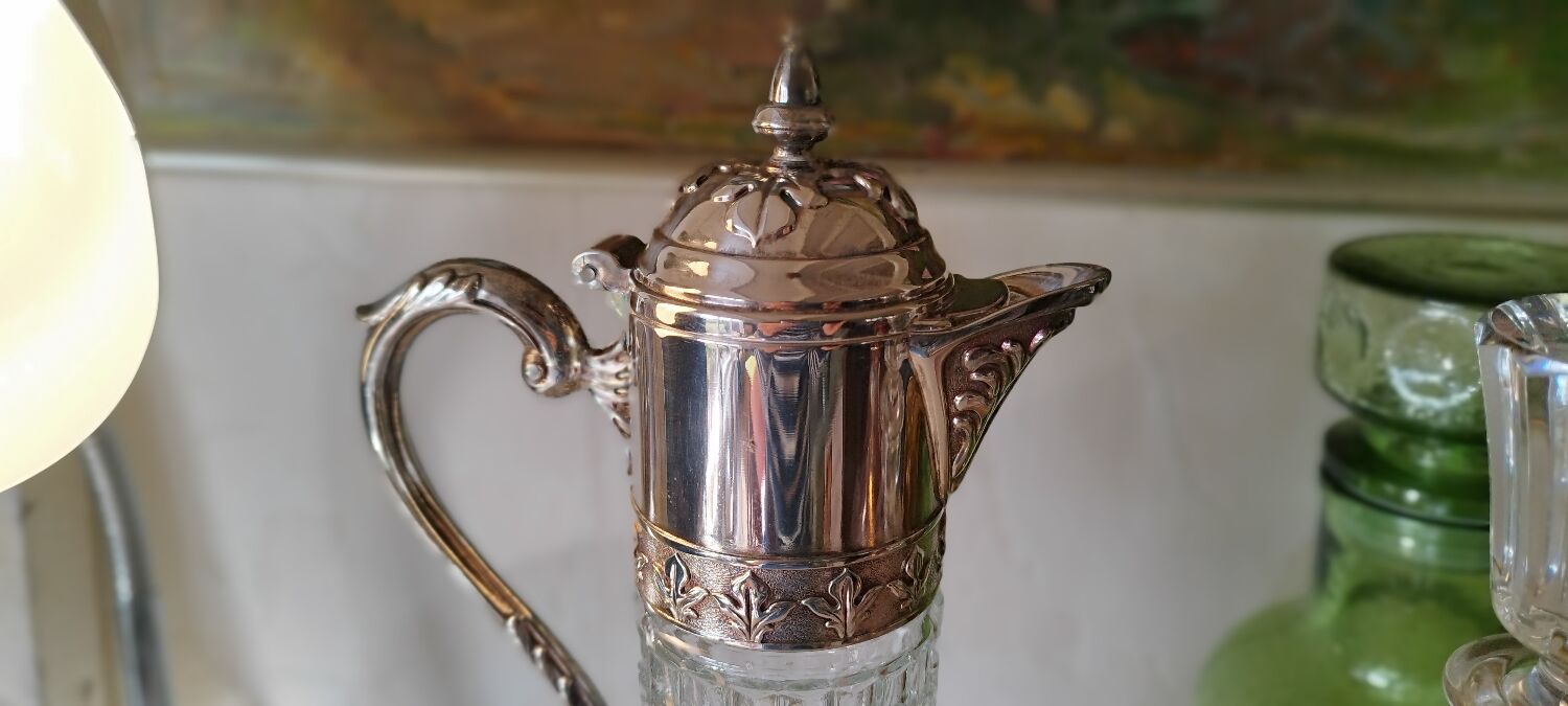 Crystal pouring decanter