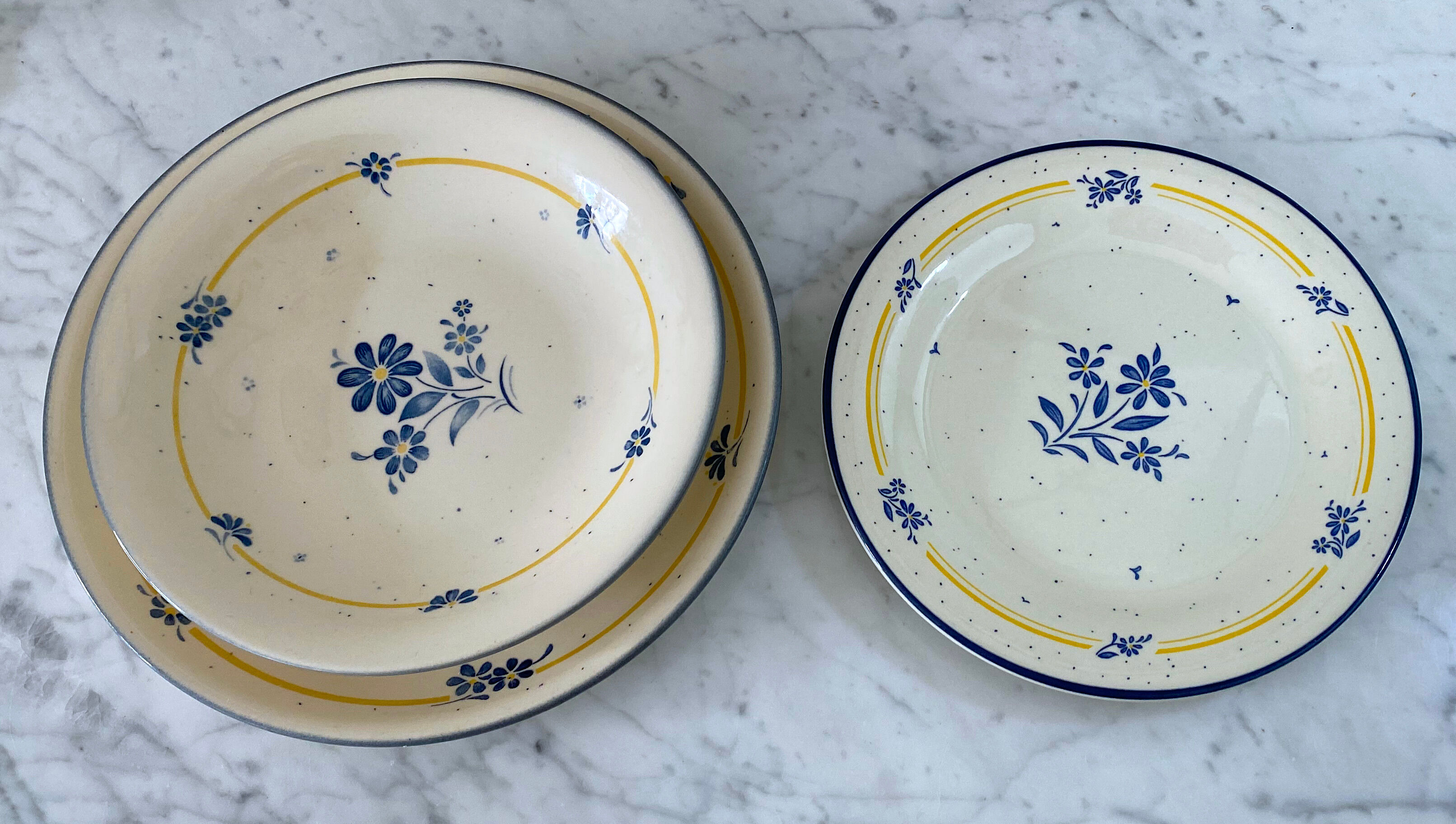 Lot of vintage 19 plates