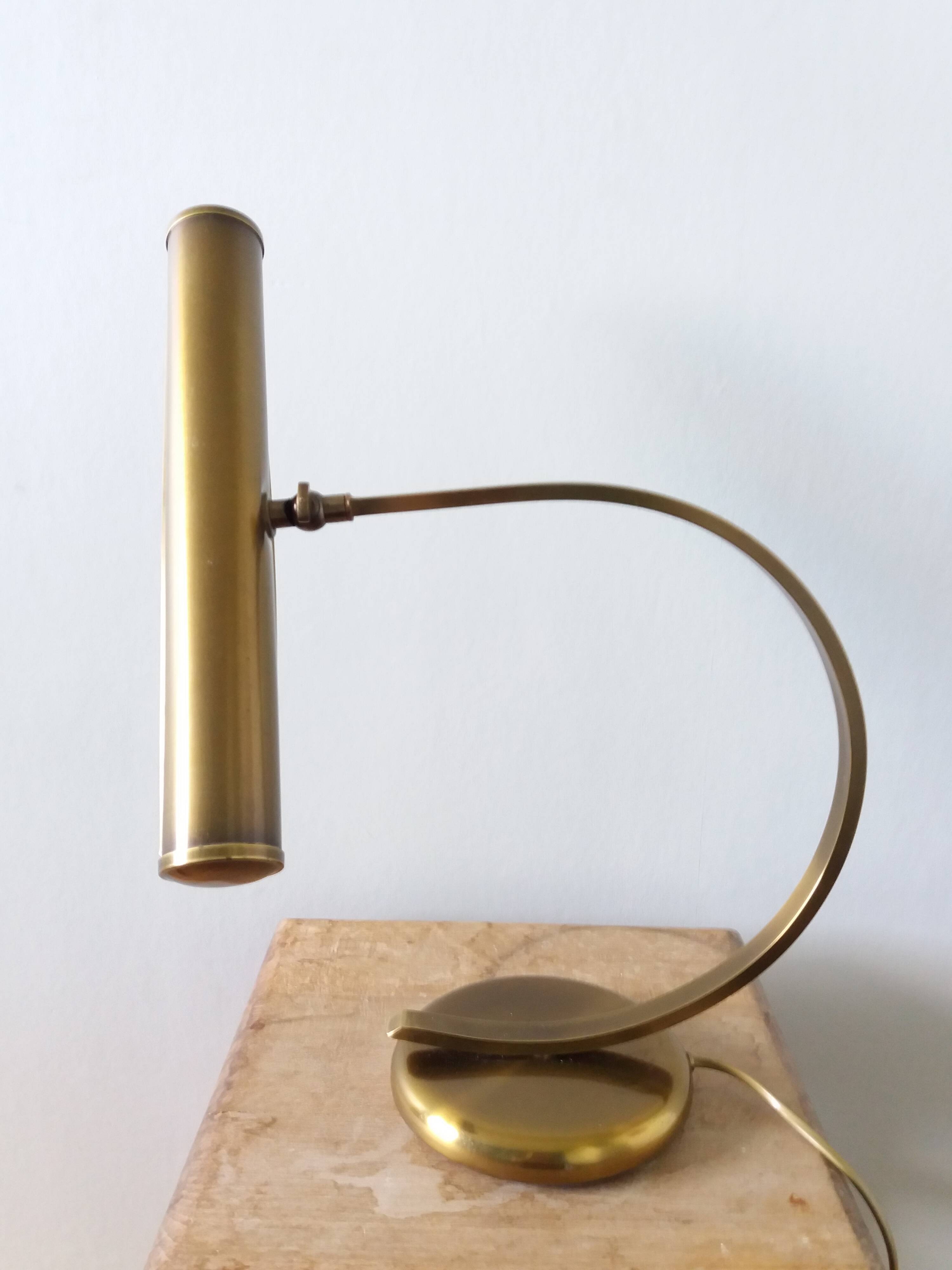 Articulated desk lamp, notary or banker lamp