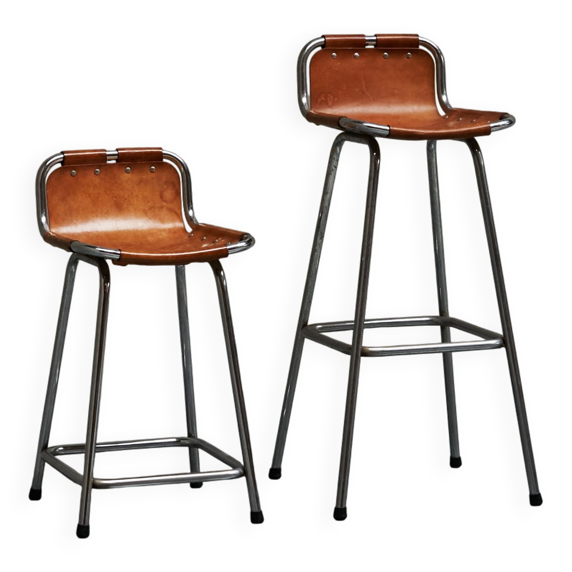 Set of 2 stools "Les Arcs" selected by Charlotte Perriand in leather.