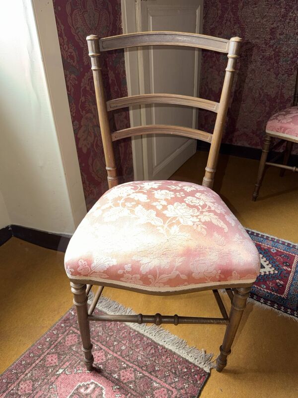 Paire de chaises anciennes en bois tourné – tissu floral rose