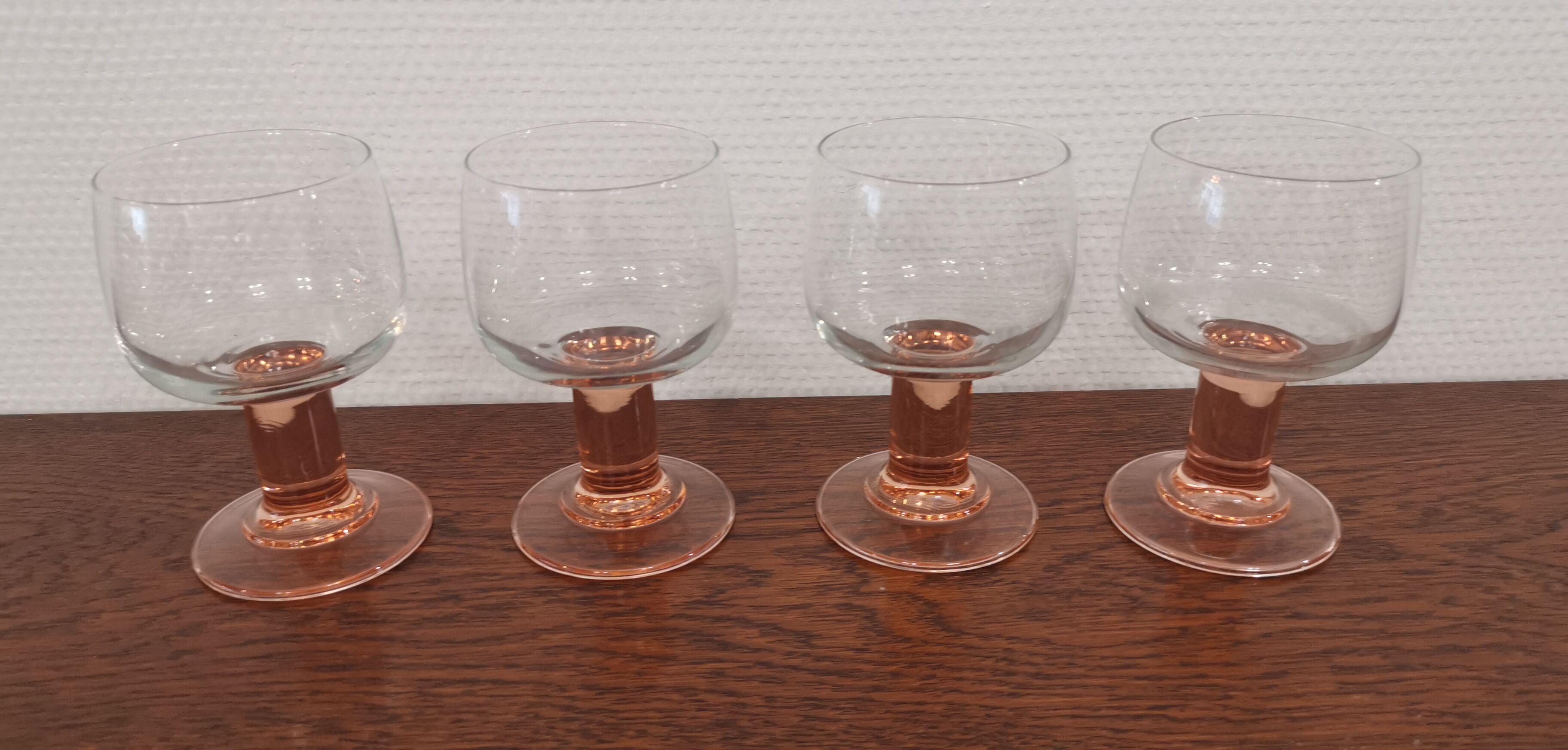 Set of 4 large glasses with pink feet Luminarc France