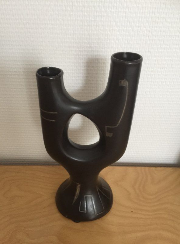 Black vase Revernay