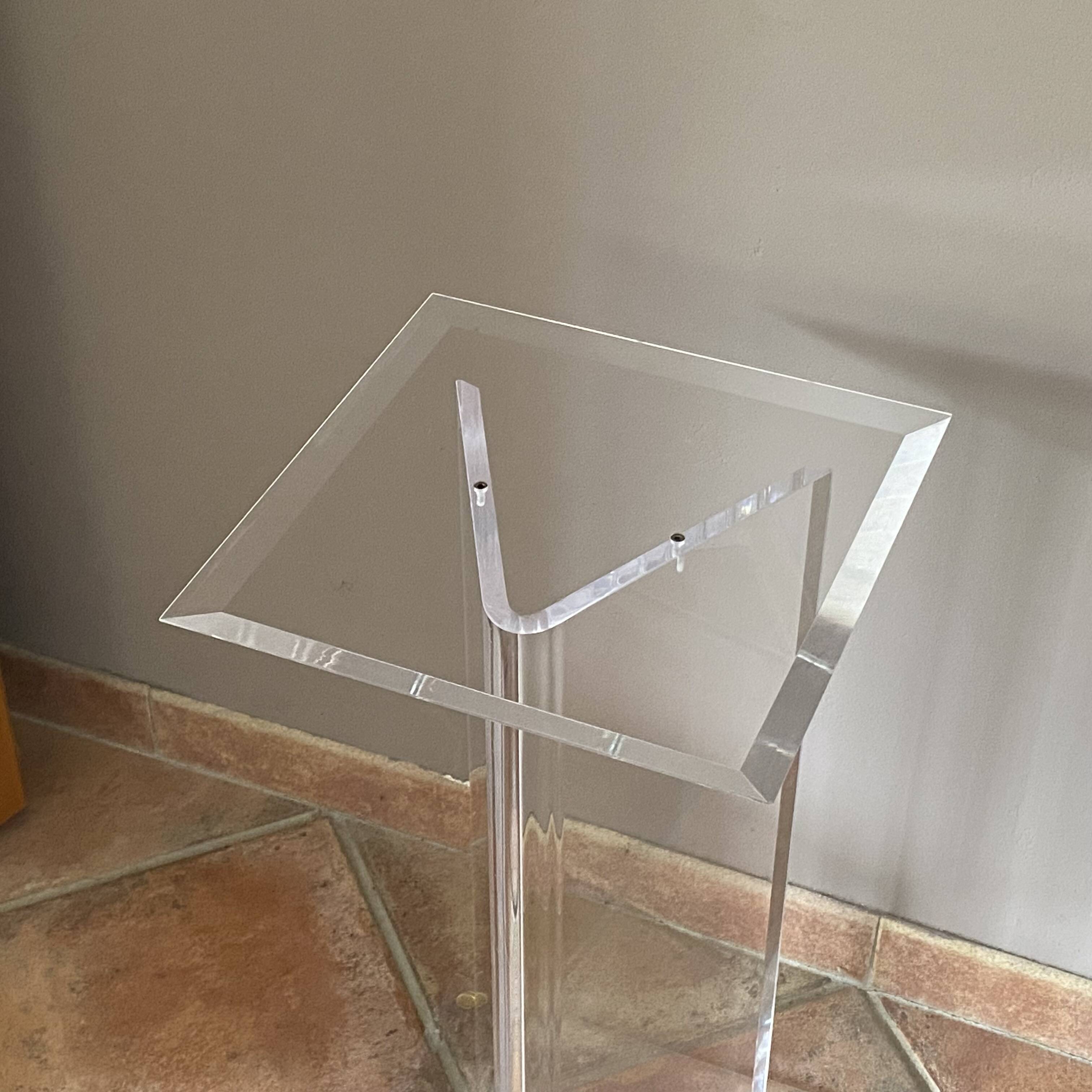 Console David Lange 1980. Plexiglass.