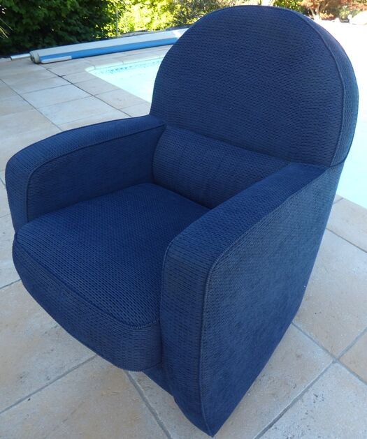 Club armchair upholstered in blue fabrics –Excellent condition-