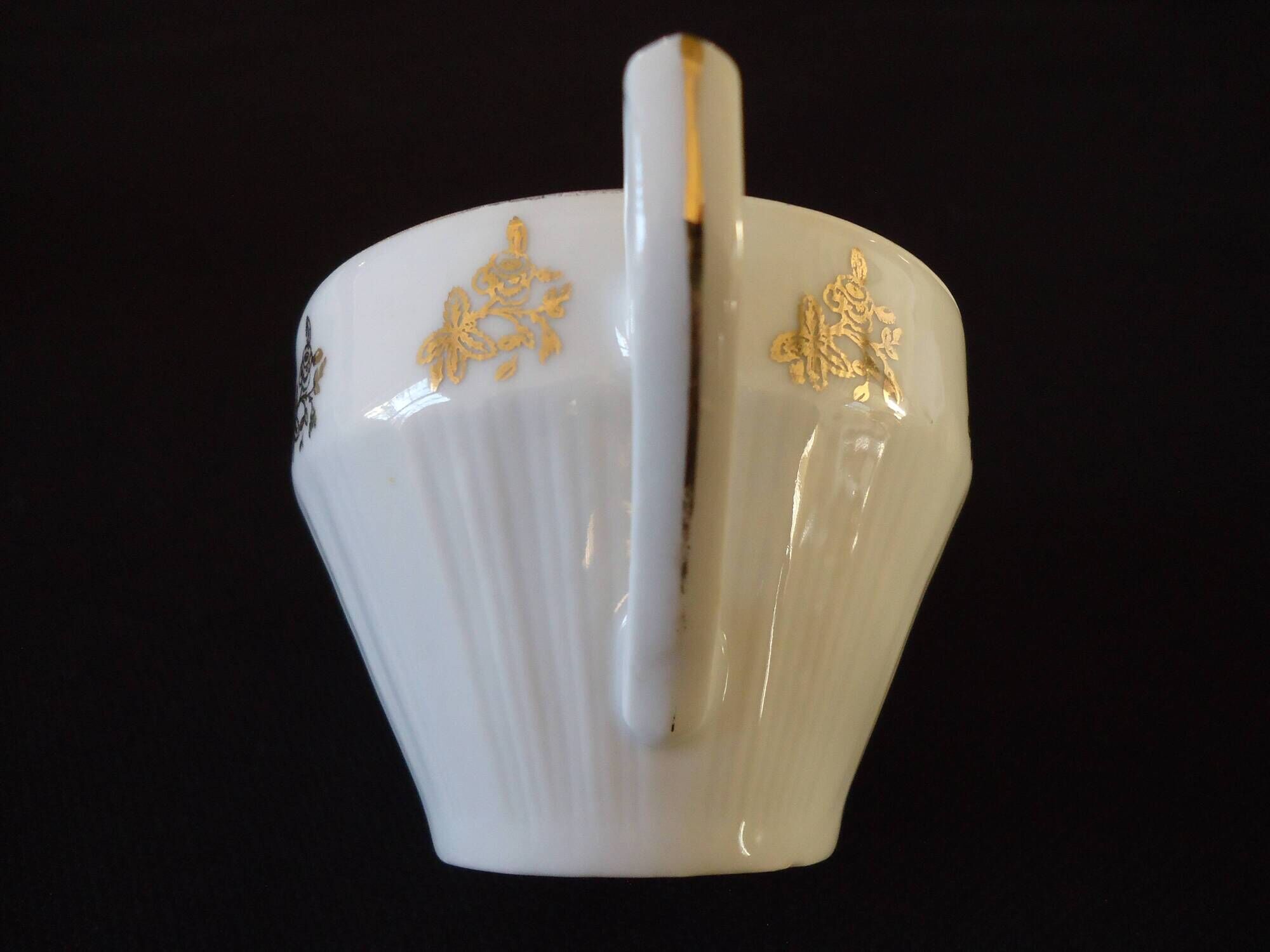 Set of six Art Deco white fine porcelain coffee cups and saucers