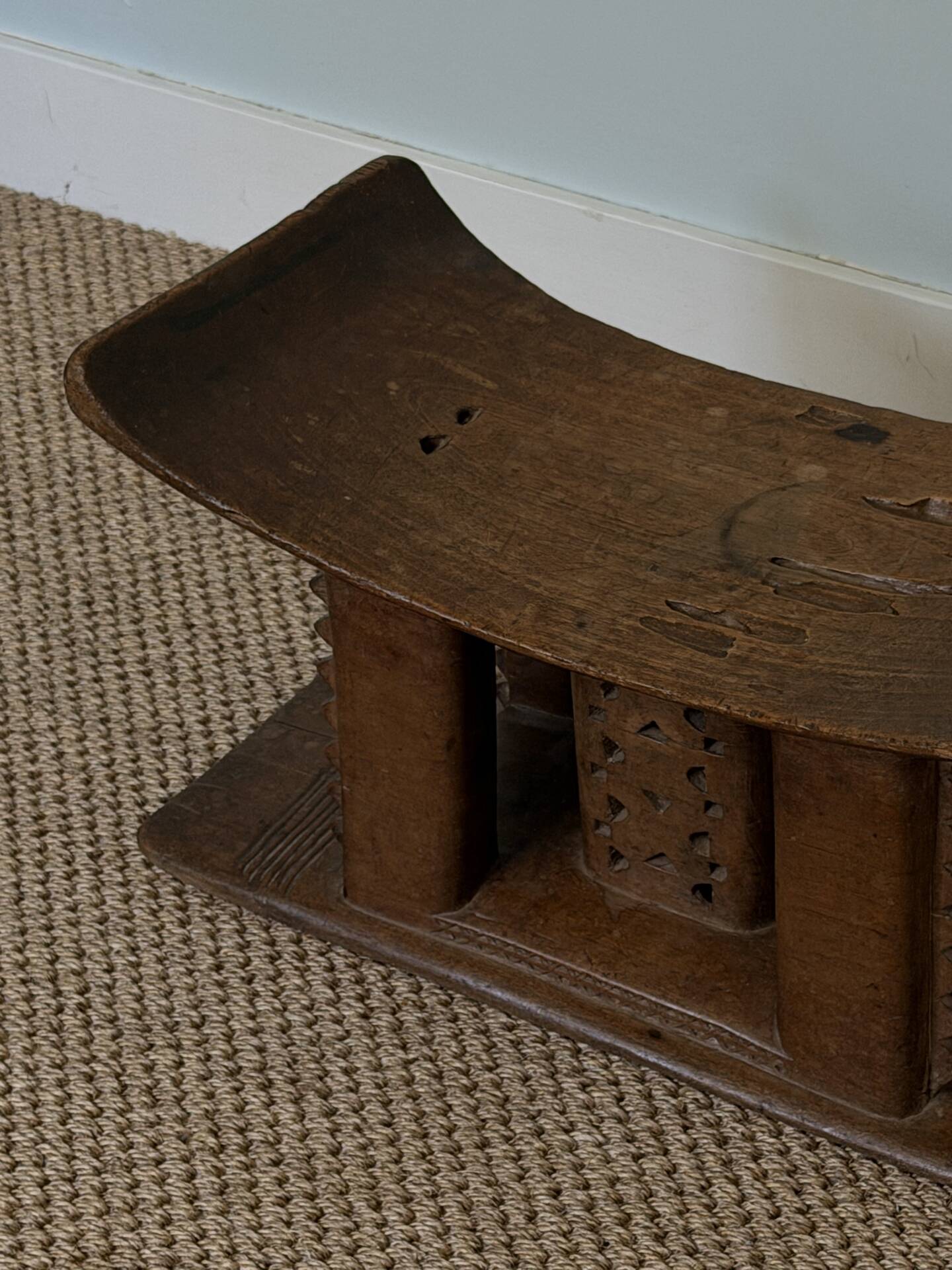 Tabouret Ashanti en bois sculpté – Ghana