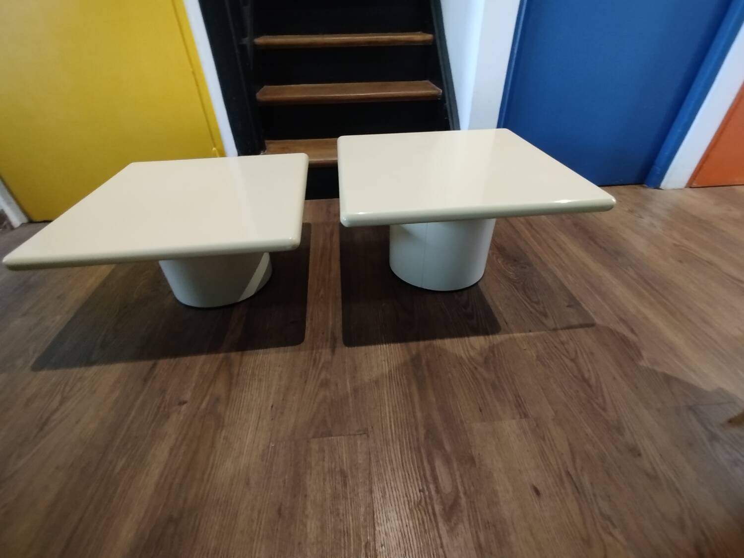 Vintage design nesting tables – lacquered wood & metal