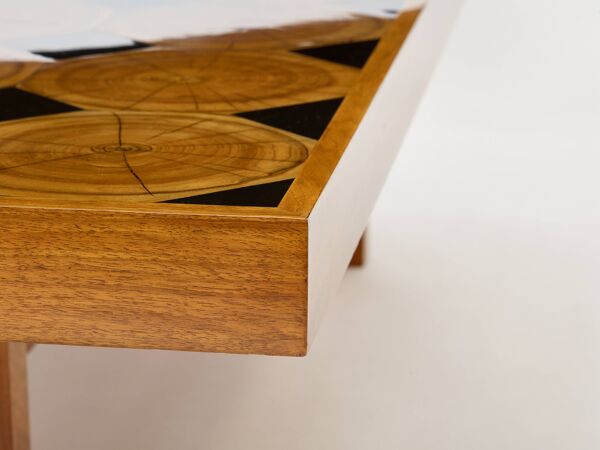 Grand table basse moderniste en chêne bois pétrifié ardoise 1960Grand table basse moderniste en chên