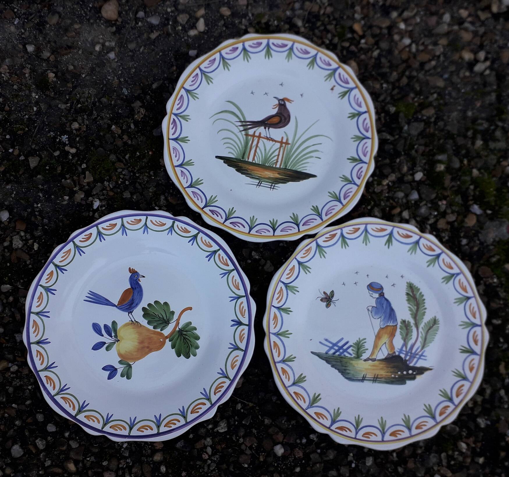 3 assiettes en faïence