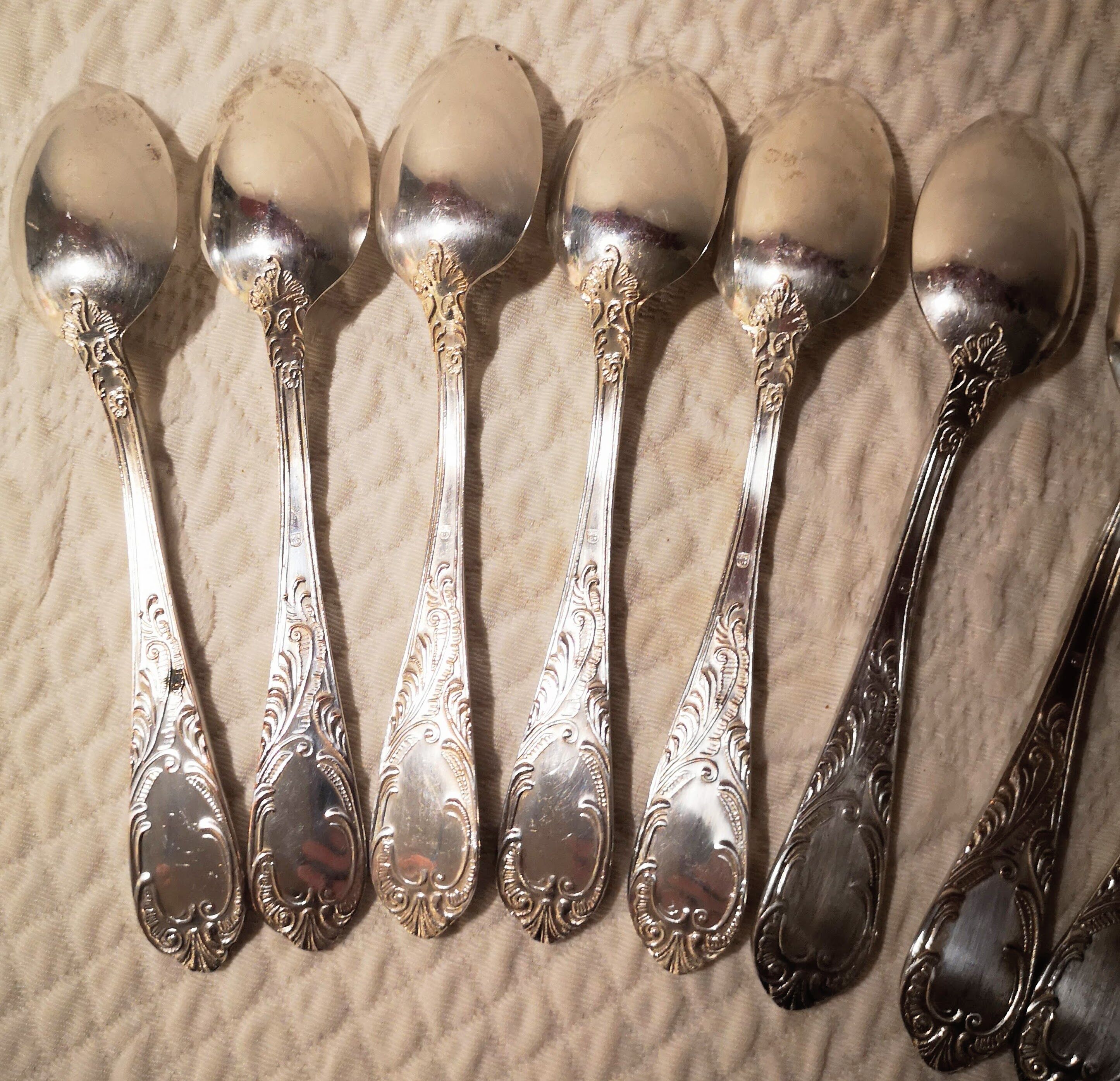 Set 11 dessert spoons in silver metal