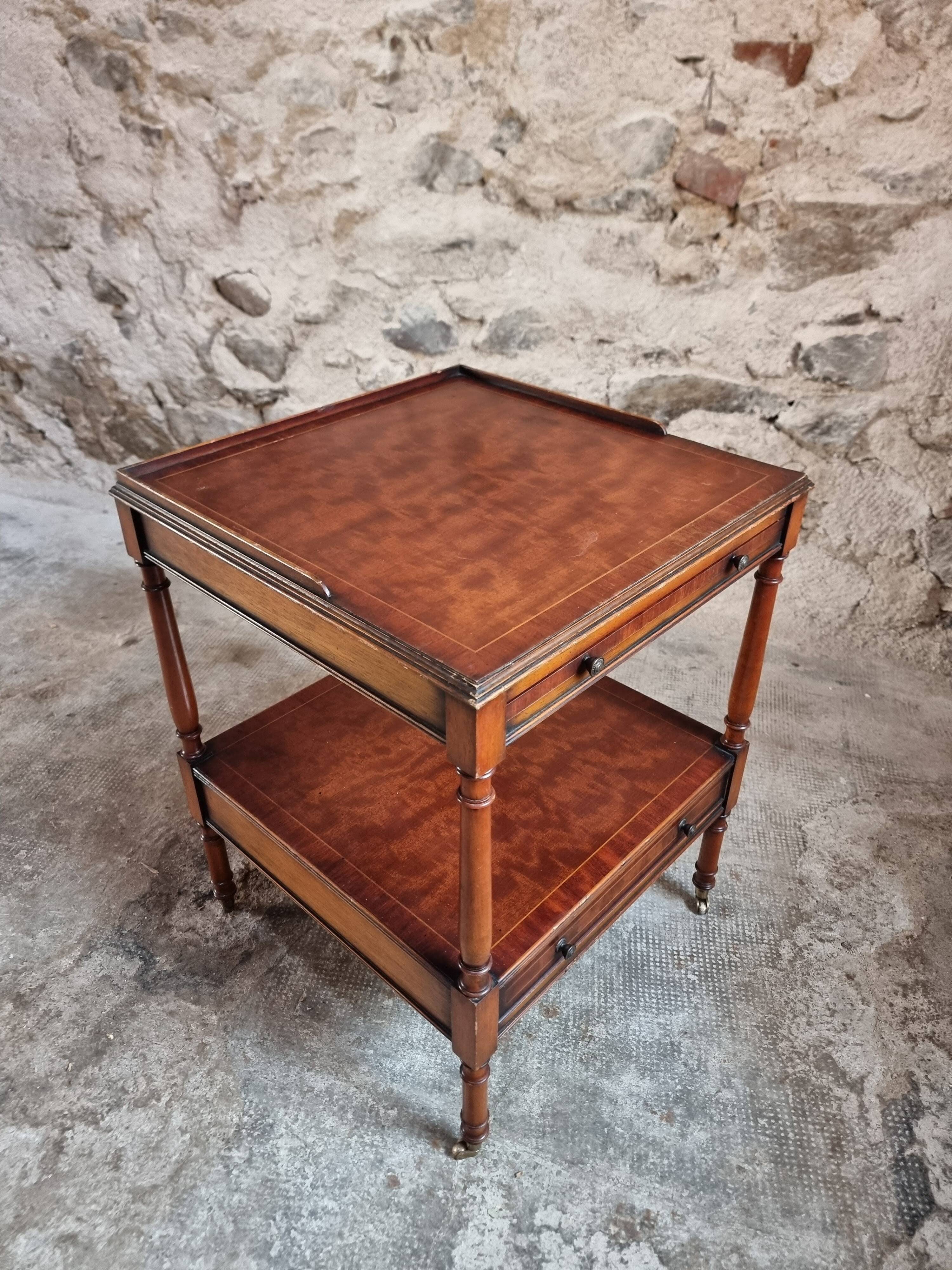 Table d’appoint vintage en acajou – France, années 50/60