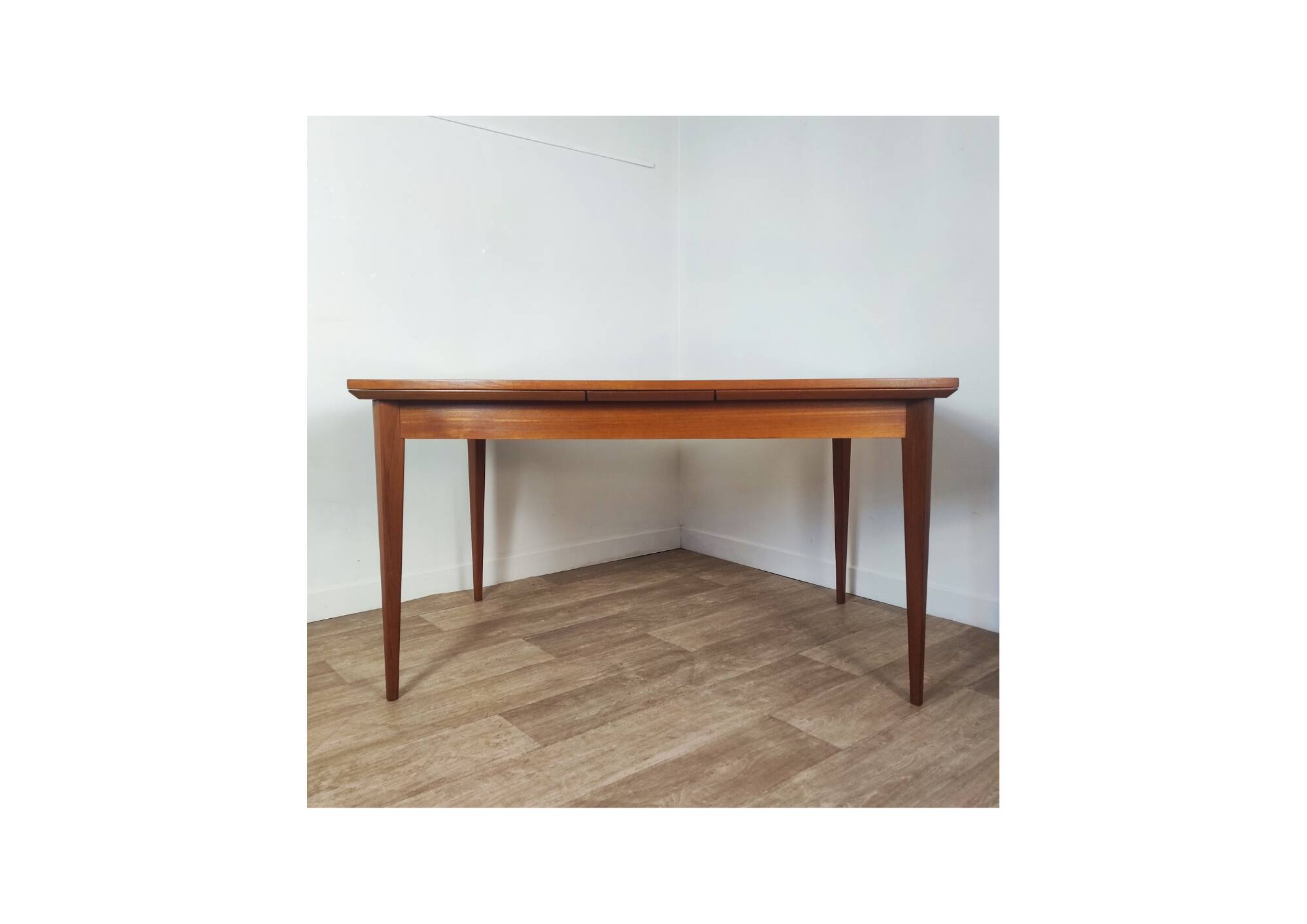 Scandinavian 60' extending table