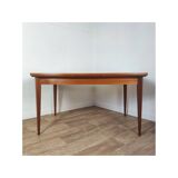 Scandinavian 60' extending table
