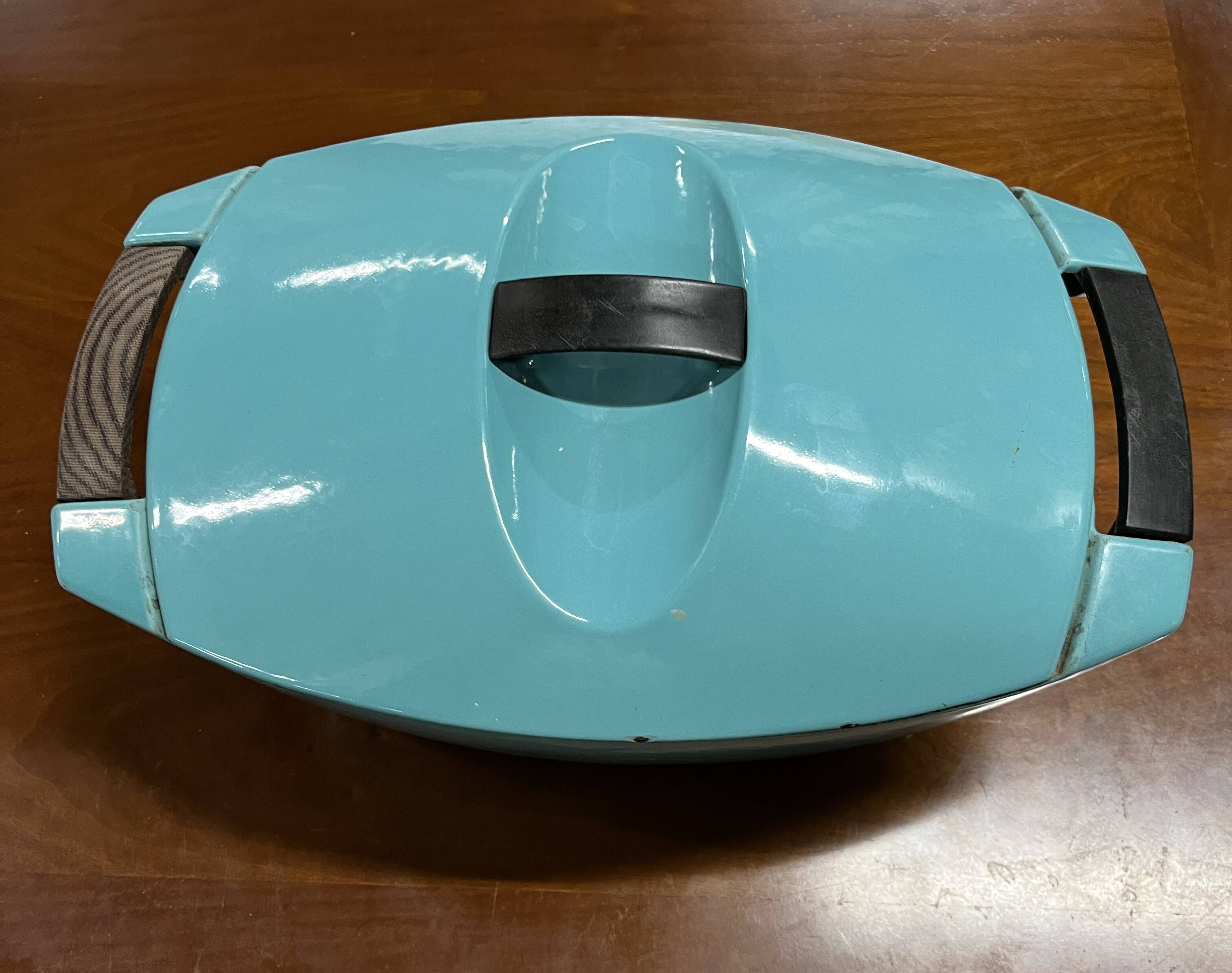 Le Creuset vintage blue casserole dish 5.5L