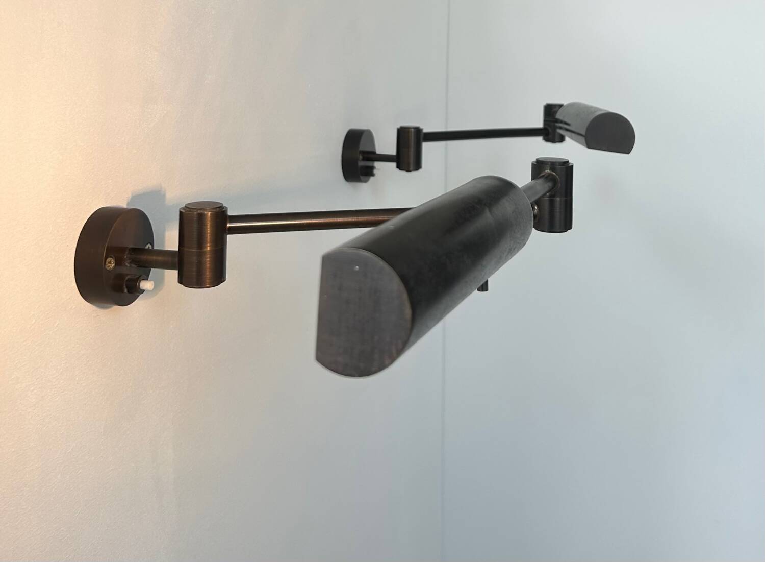 Paire d’appliques vintage orientable en laiton, France 1970