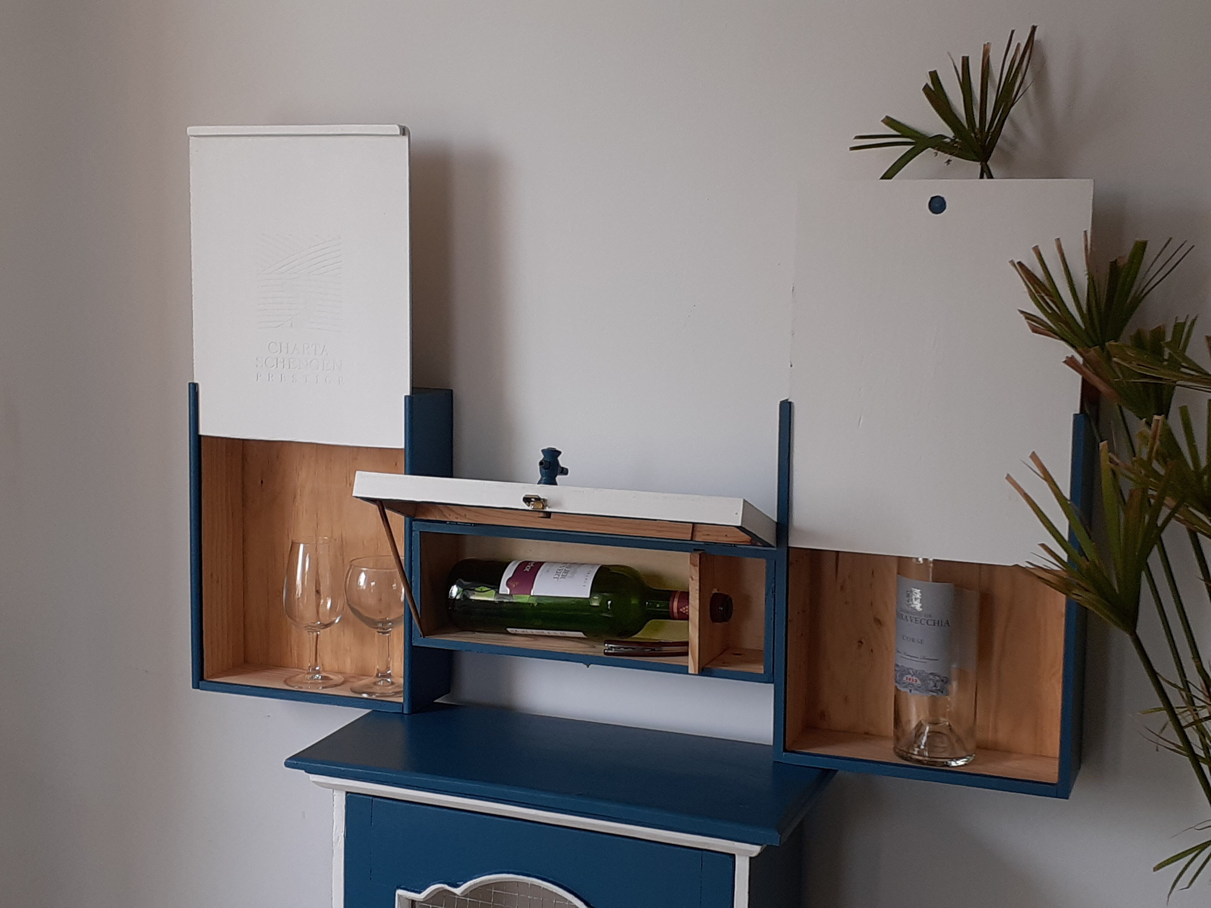 Wall-mounted wooden shelf