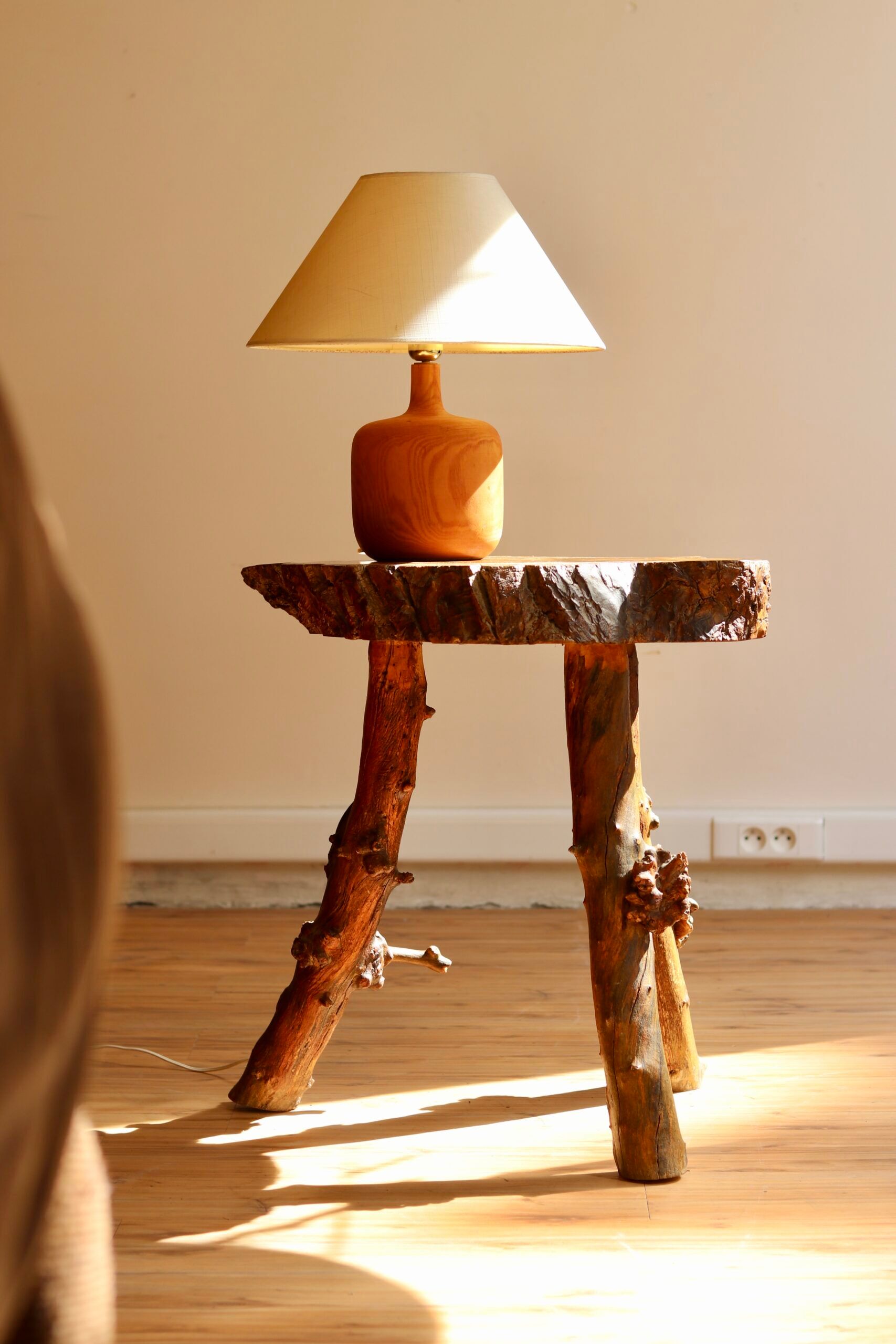 Brutalist side table in oak, 1950s-60s.