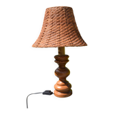 Grande lampe bois abat jour en rotin tressé