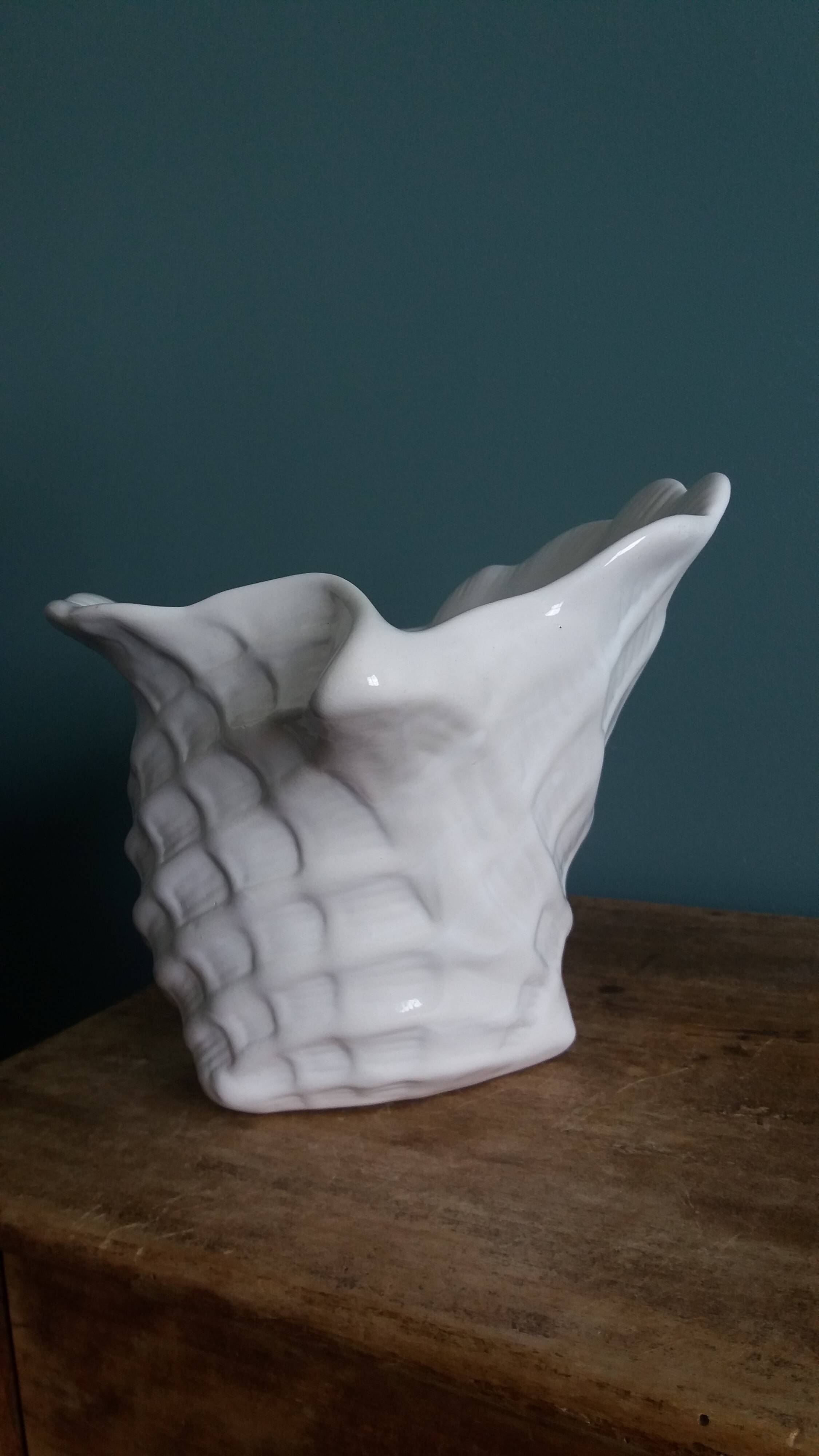 Ceramic conch shell, plant pot or trinket dish.