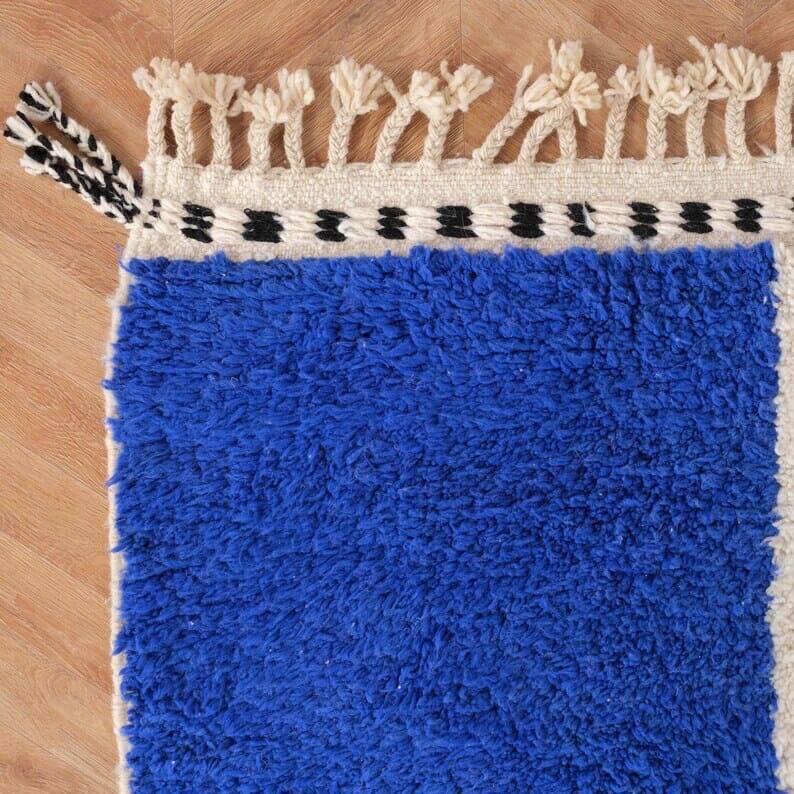 Large handmade traditional Berber rug in natural wool, size 3/4m.