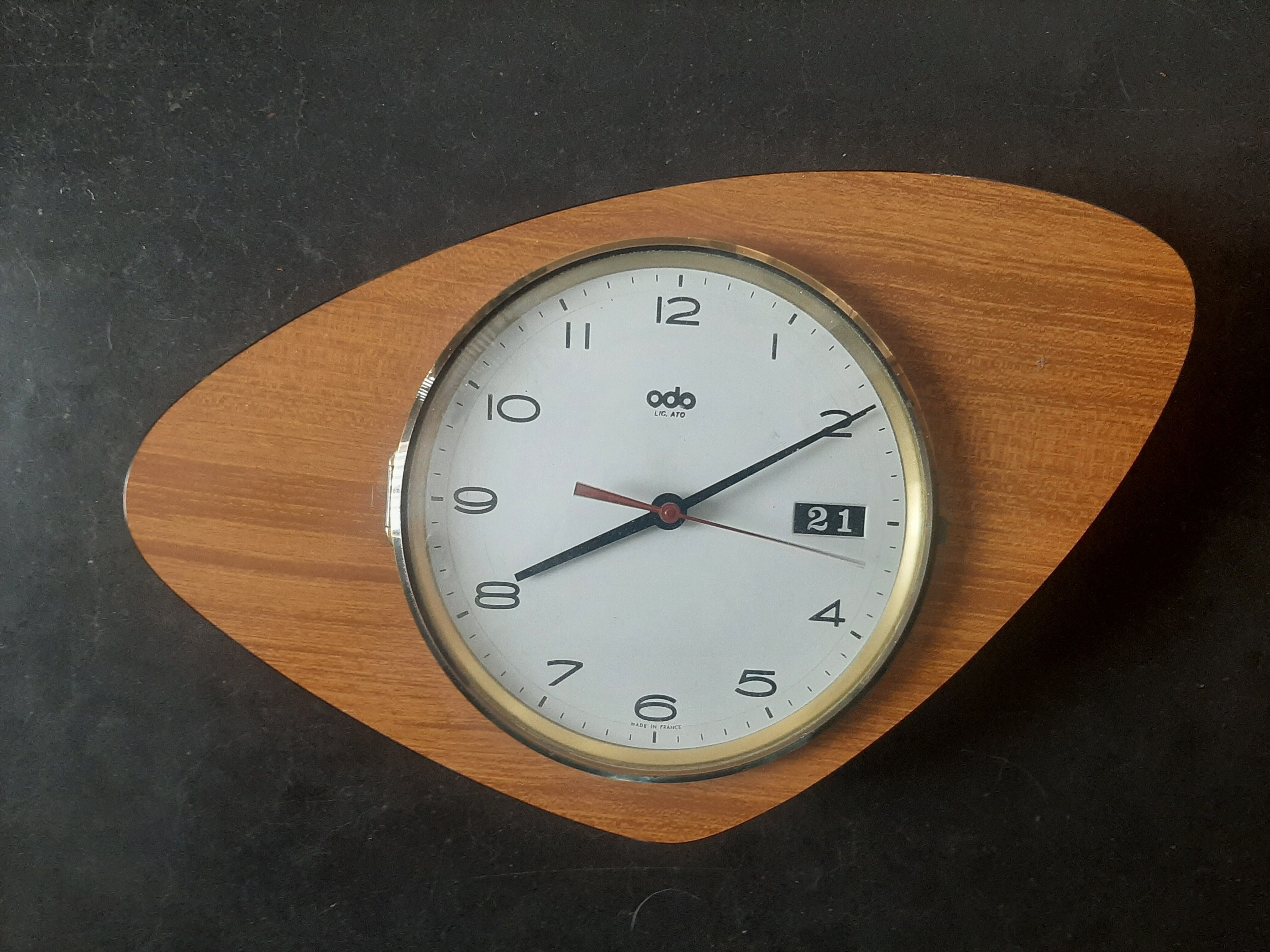 Vintage formica freeform Odo clock