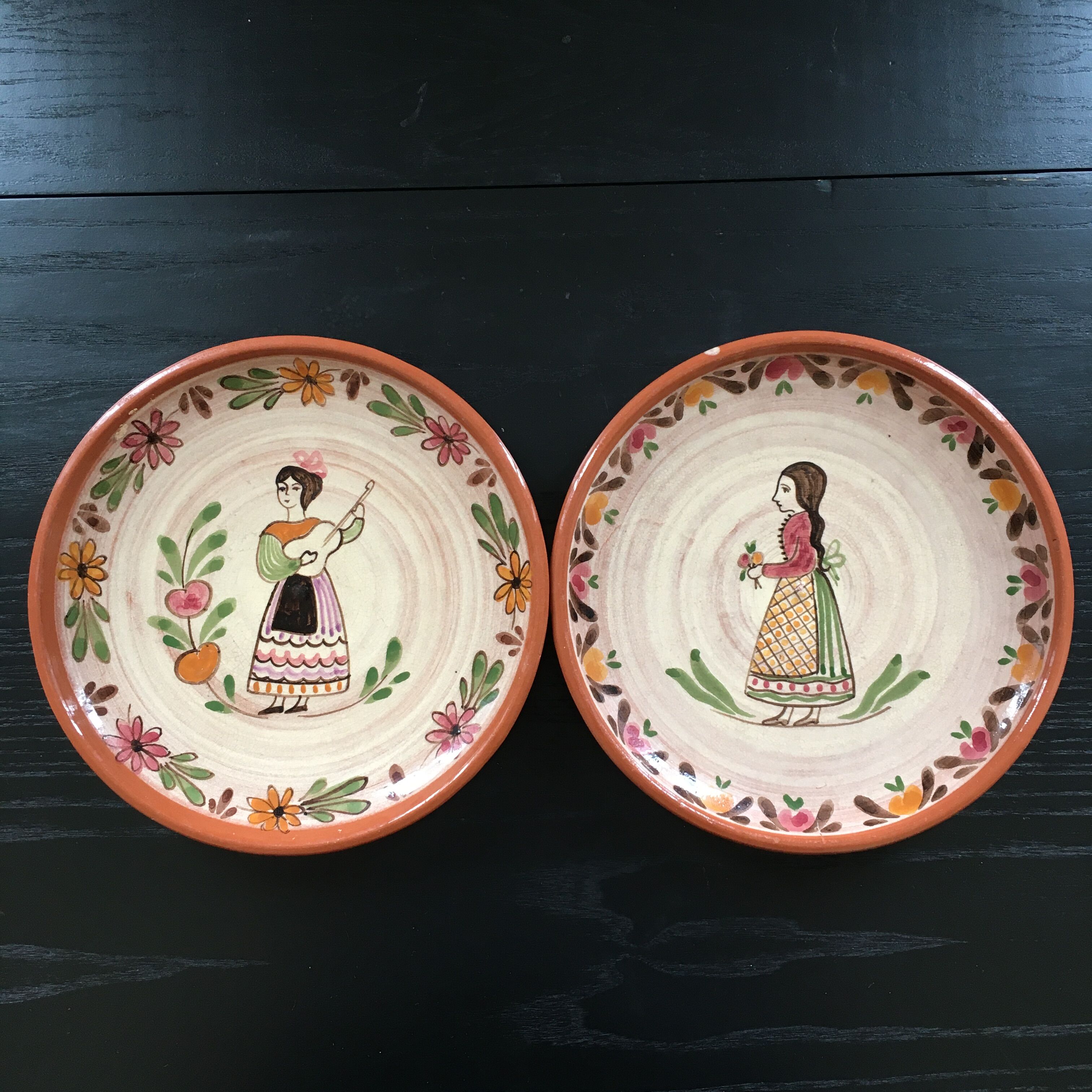 Lot 2 plates decoration characters