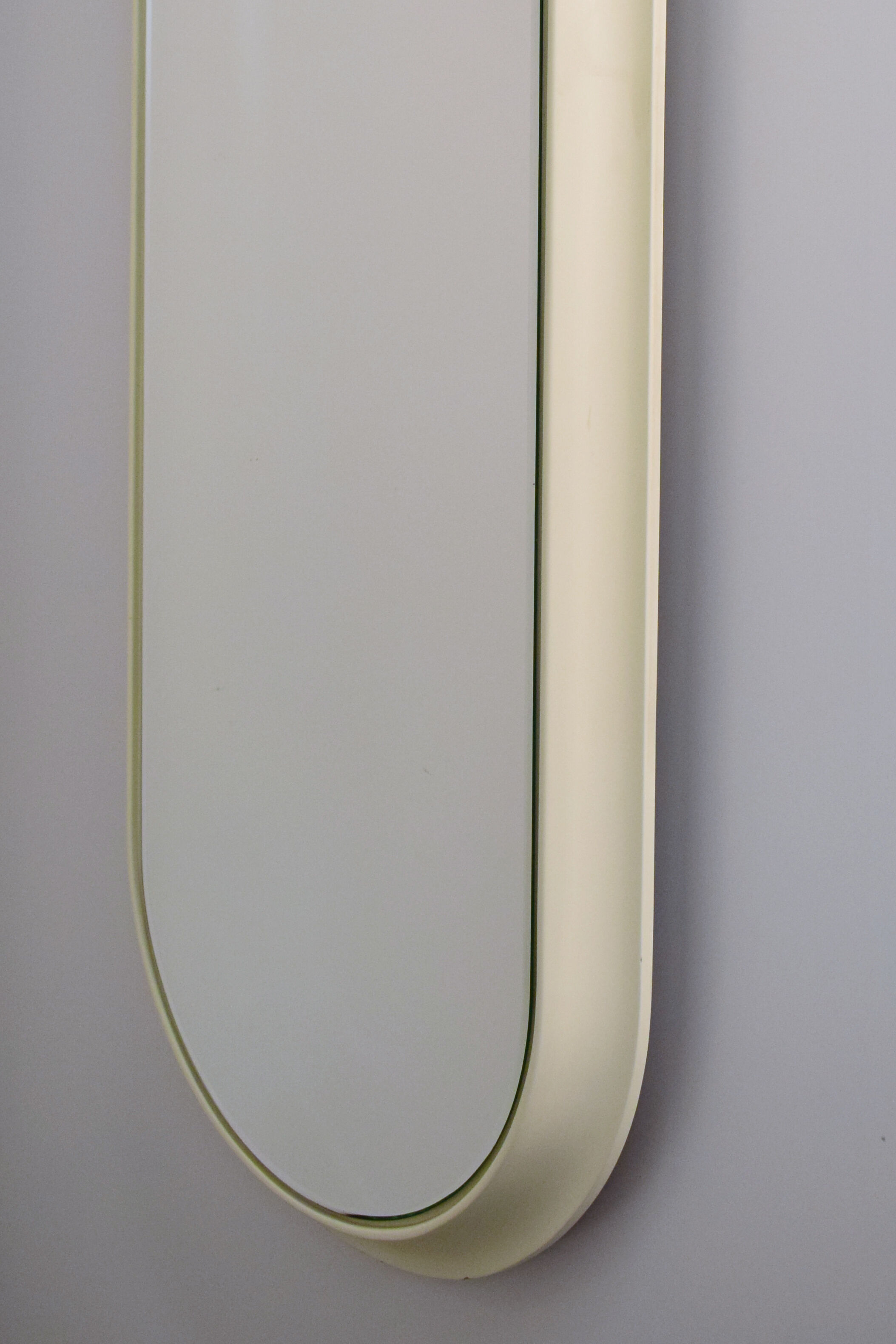 Oval mirror, white laqué wood 1960
