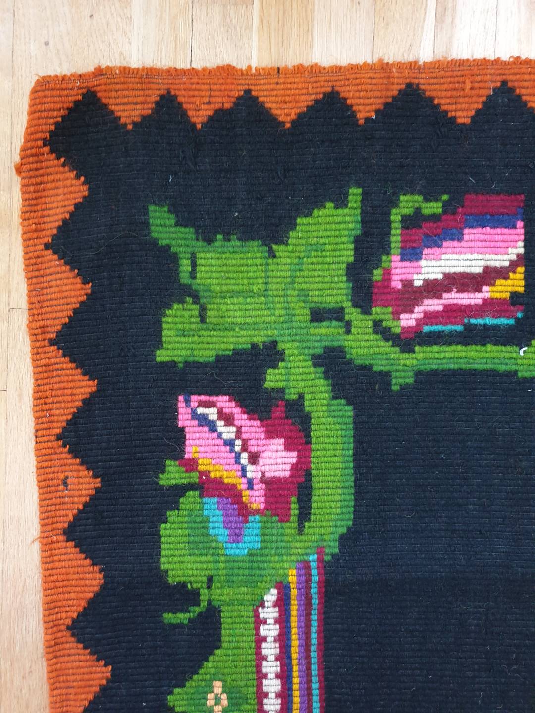 Floral handwoven green and fuchsia rug, made in wool, bohemian design 170x232cm