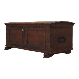 Oak chest, Scandinavian design, 18th century