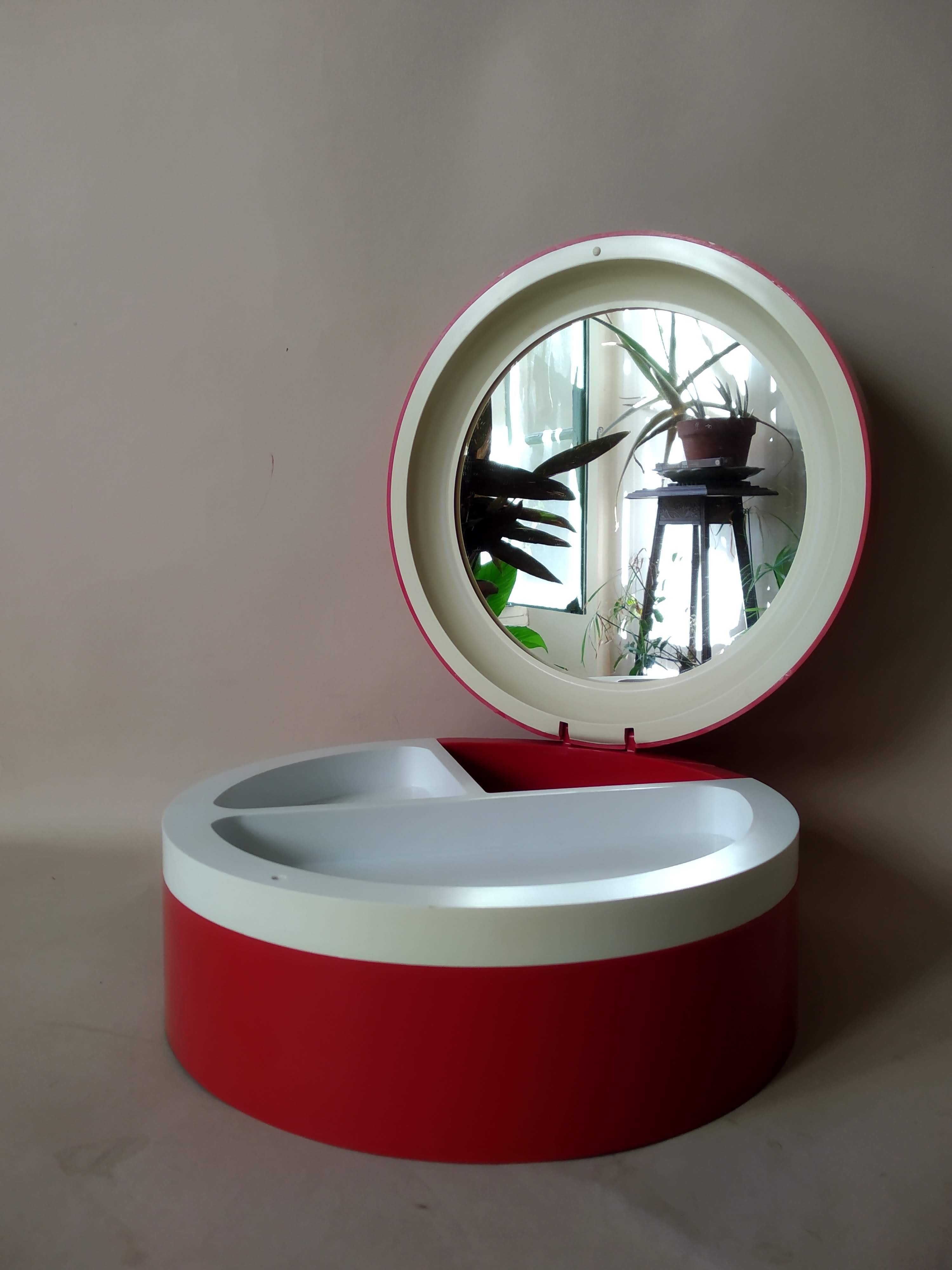 Makeup box space age 60s, 70s