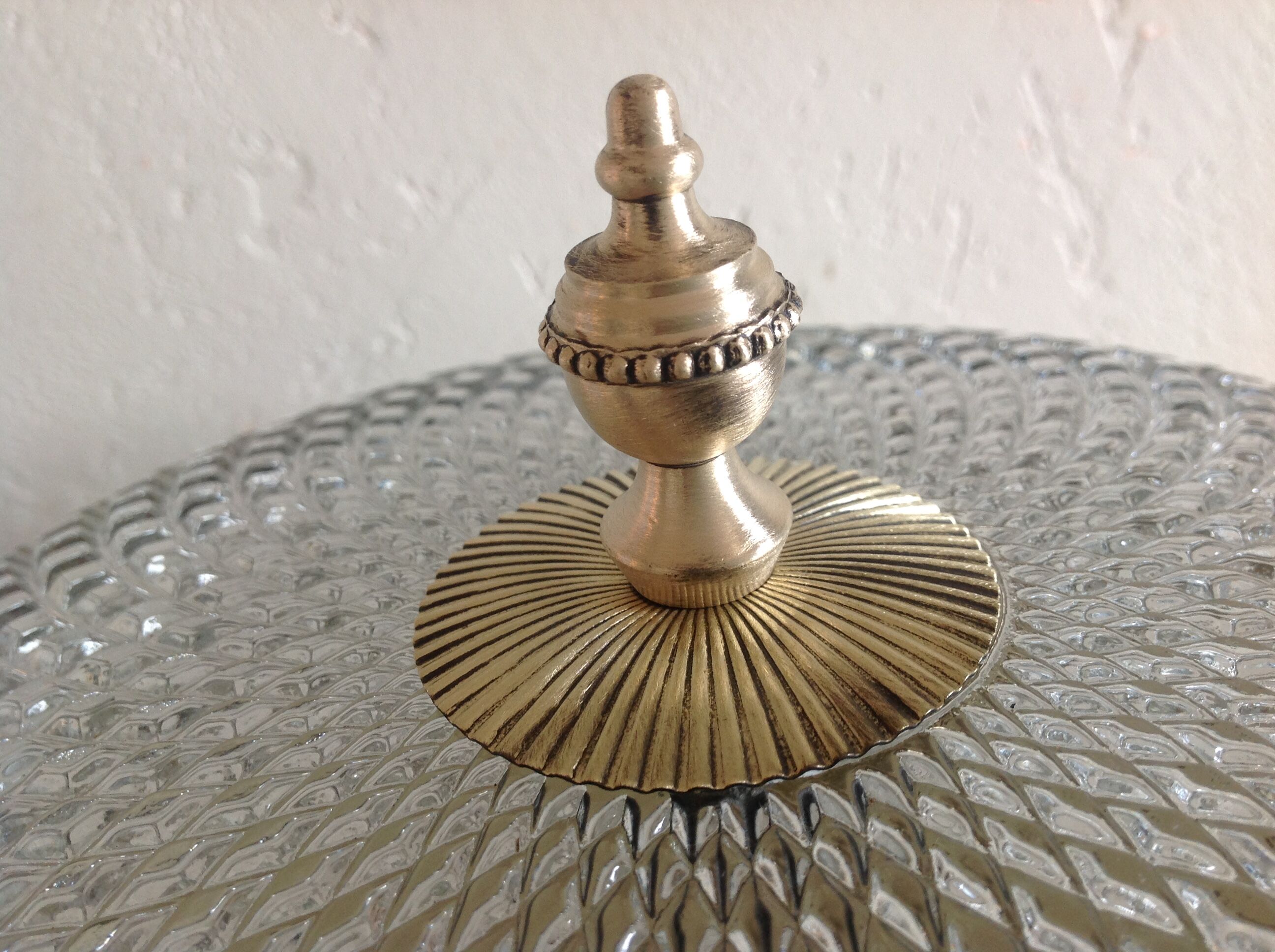 Round ceiling lamp in structured glass art deco style 30s-40s