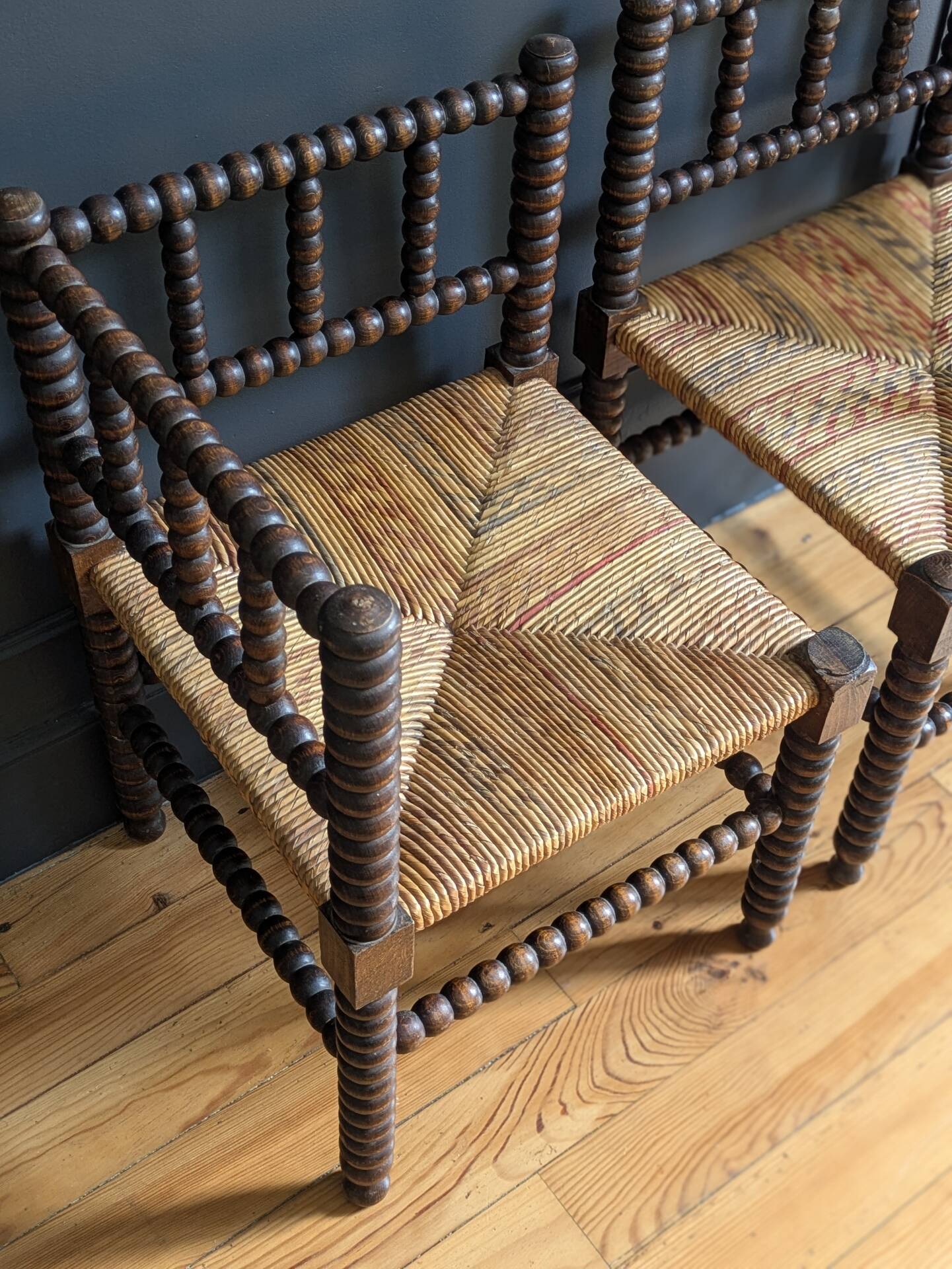 Paire de fauteuils anciens dits "Bobine"