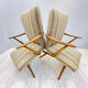 Une paire de chaises vintage avec des rayures
