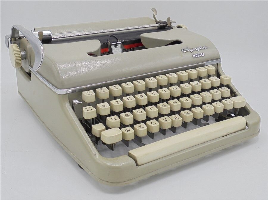 Typewriter Olympia Monica