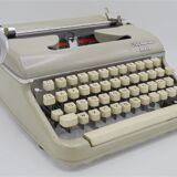 Typewriter Olympia Monica