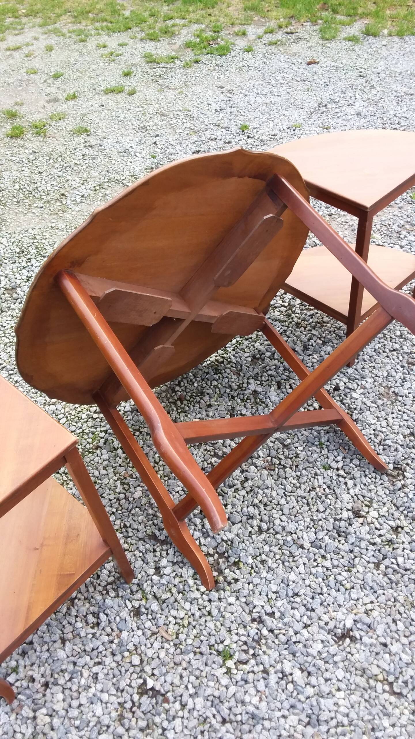 Coffee table nesting tables in cherry wood in classic style from the 60s/70s