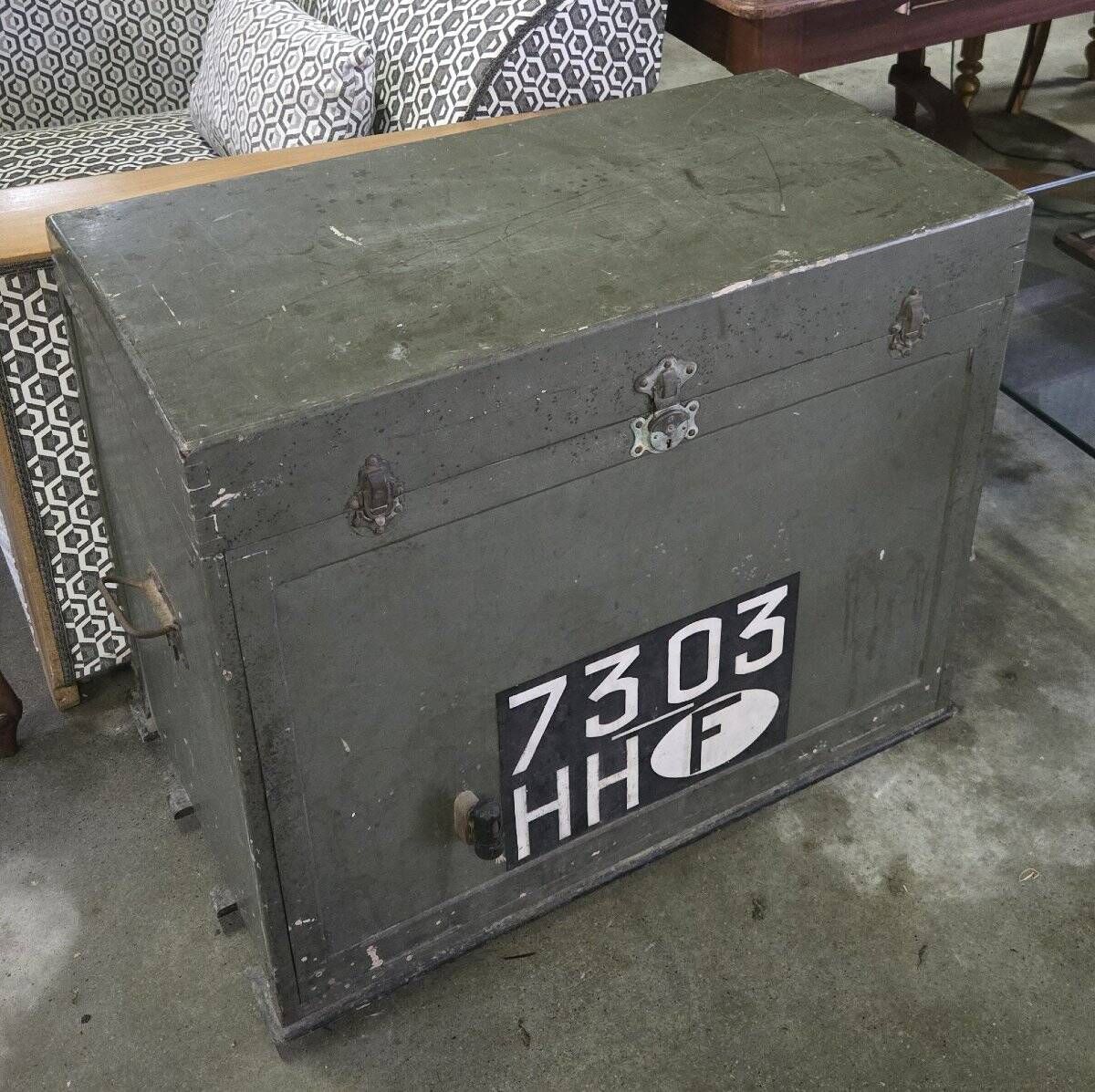 Malle vintage car trunk in lacquered wood – 1930s-1950s
