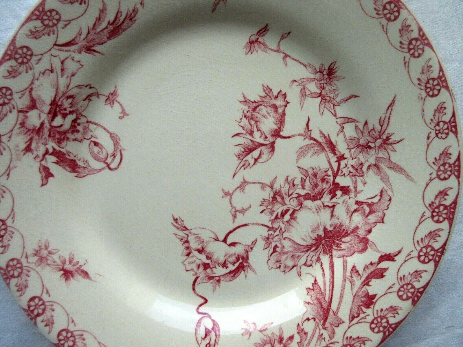 Assiette plate Art Nouveau en rose, porcelaine, modèle Prairial de GIEN